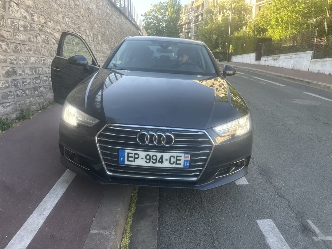 Audi A4 2.0T Premium 2.0 TDI DESIGN LUXE avec Apple CarPlay