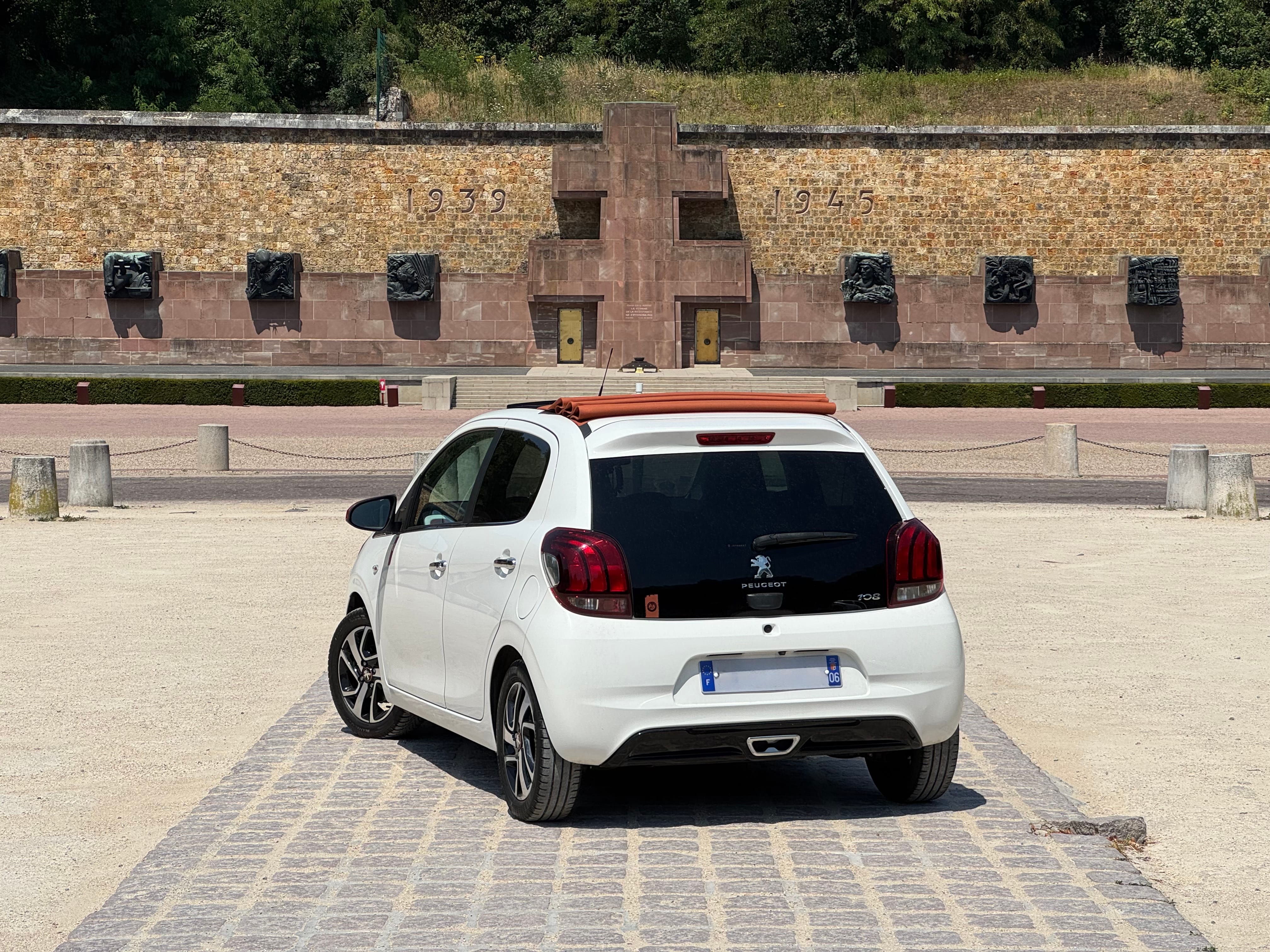 Peugeot 108 Cabriolet Roland Garros (Apple Car Play/Android Auto) avec Caméra de recul