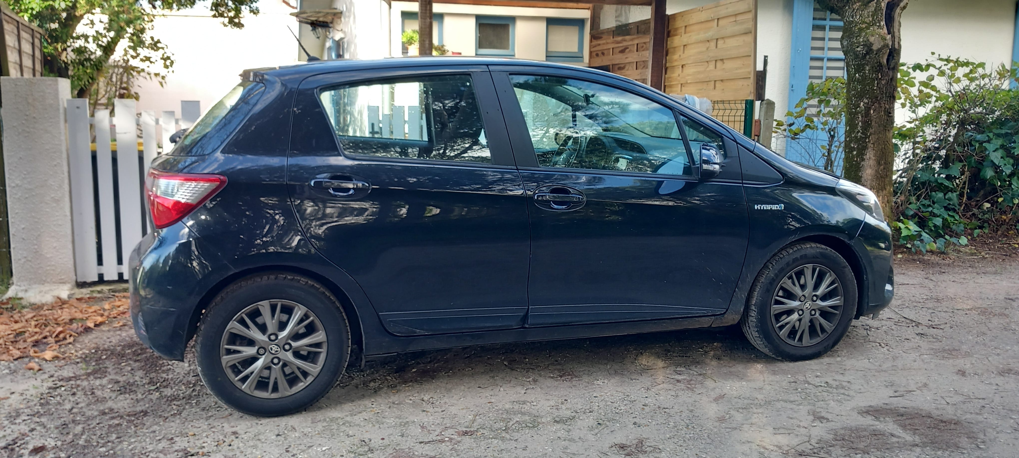 Toyota Yaris Hybride, 2017, Essence 95 / Électrique (hybride), automatique