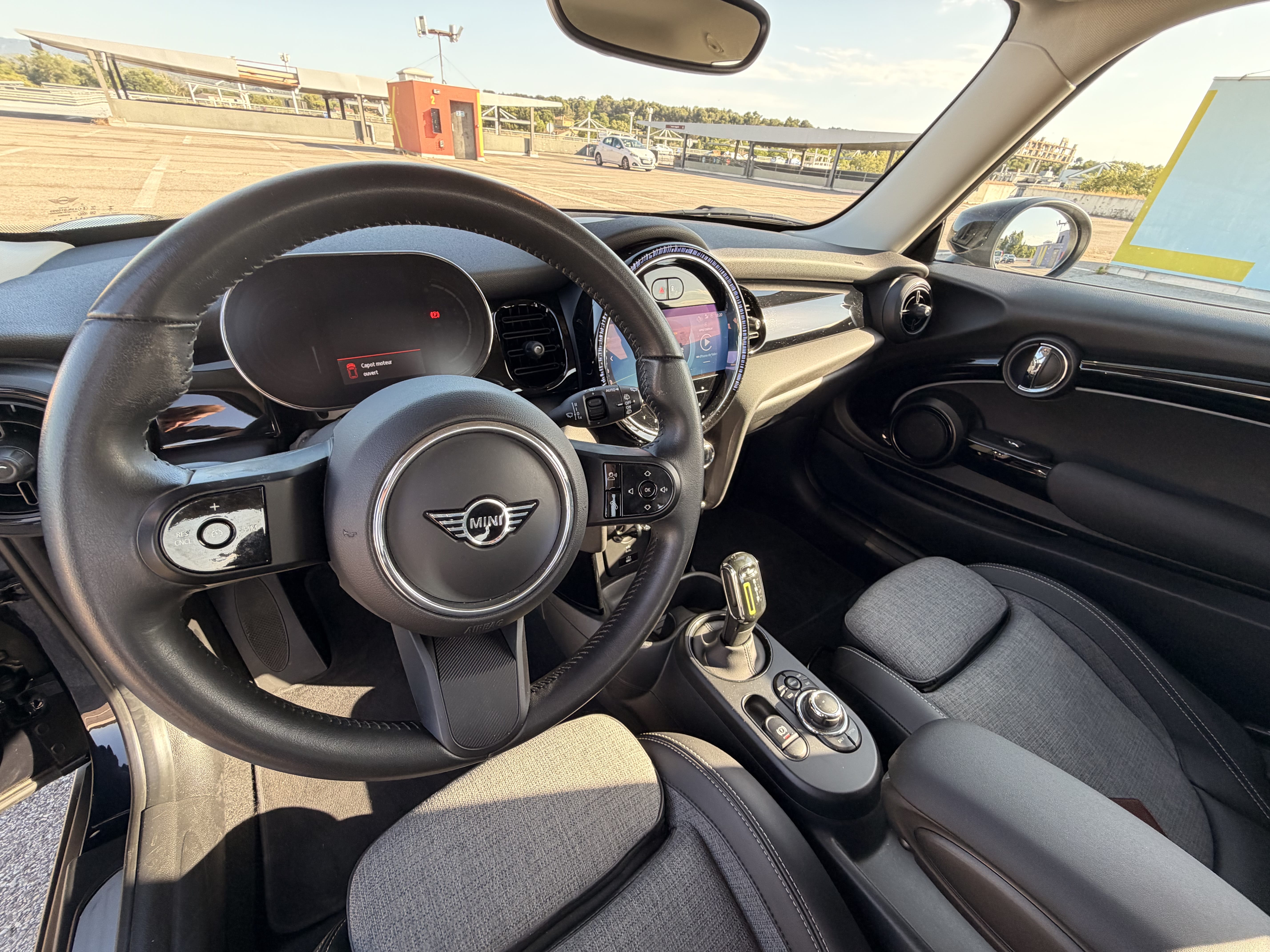 Mini Cooper SE with GPS