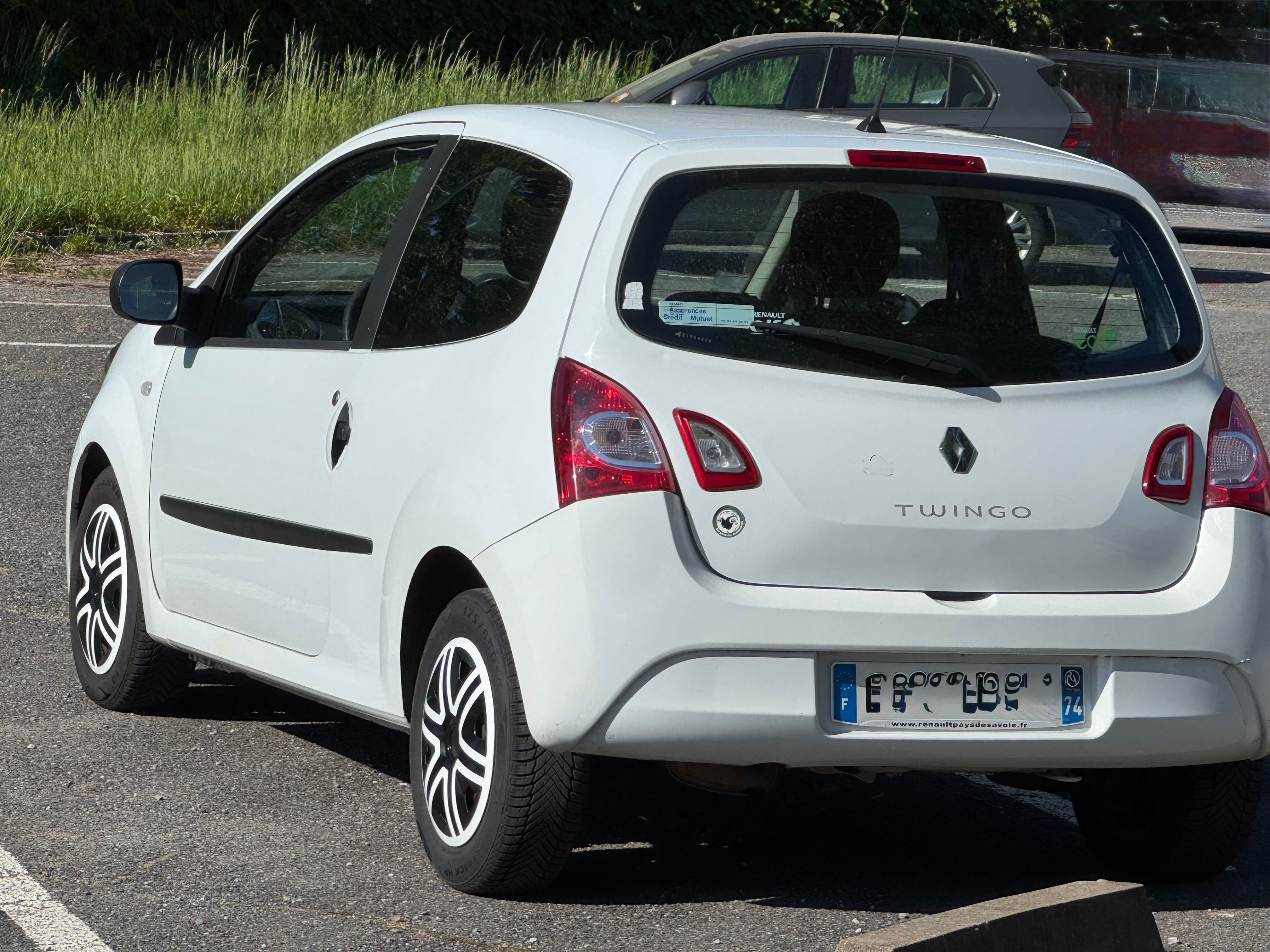 Renault Twingo essence 1.2 L 75 ch avec Audio Bluetooth