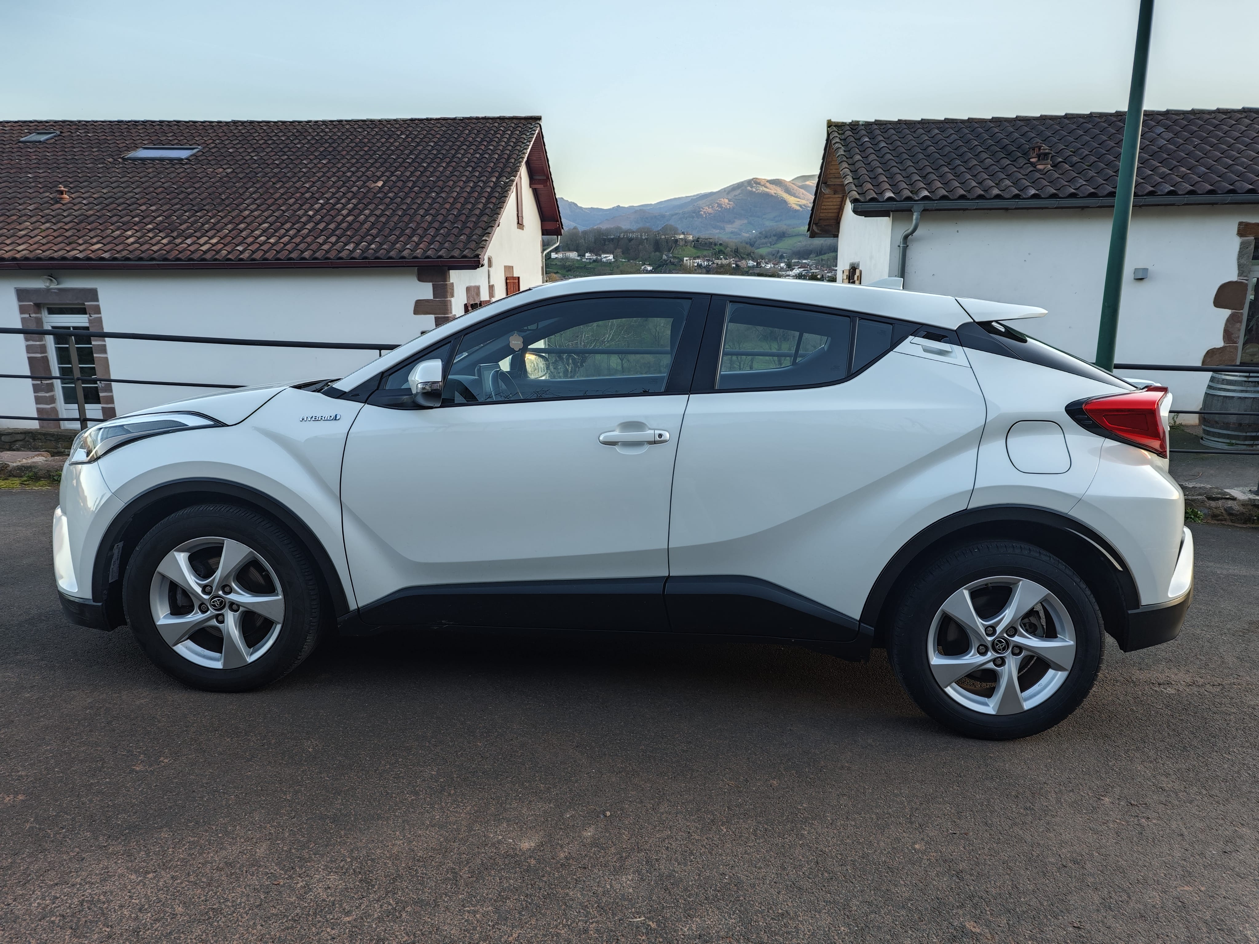 Toyota C-HR Hybrid 1.8 122 ch avec Climatisation
