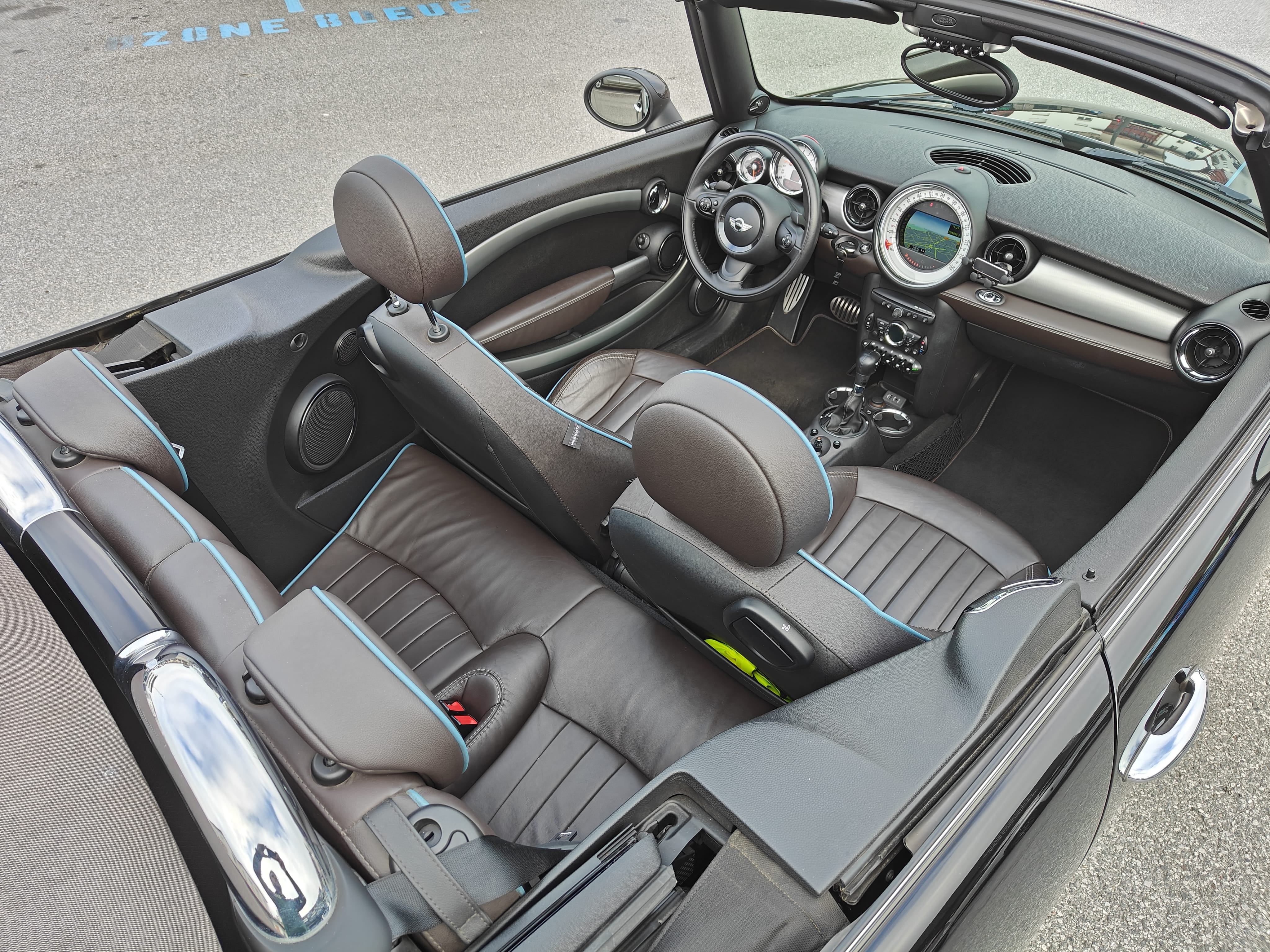 Mini Cooper Convertible R57 with Car radio