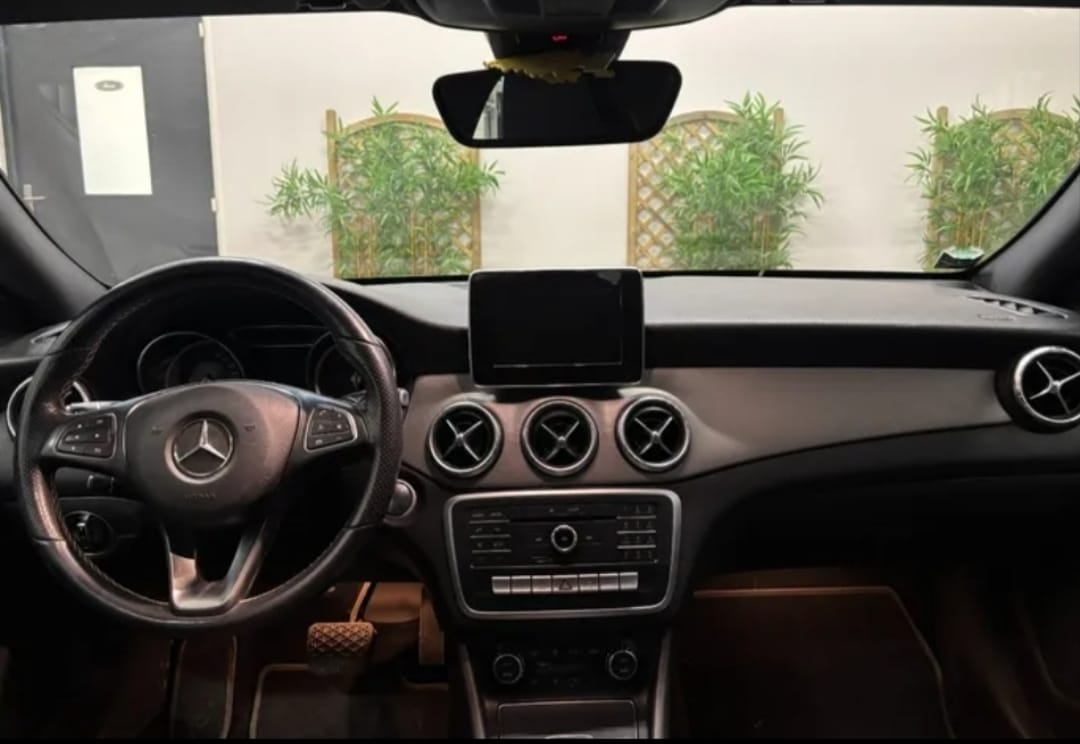 Mercedes-Benz CLA 200 avec GPS