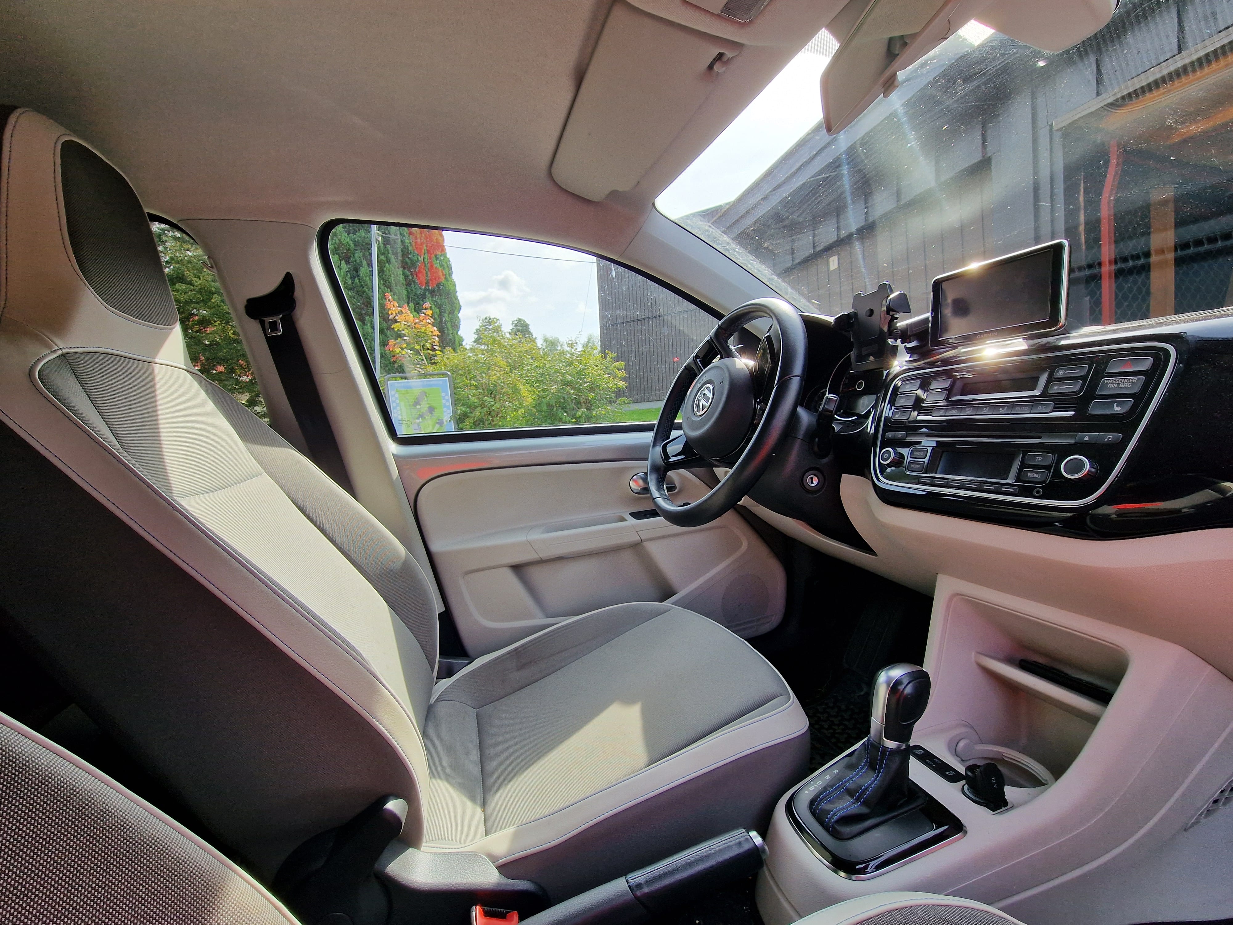 Volkswagen e-Up ! Med fast parkering inkl. lading med Cruisekontroll
