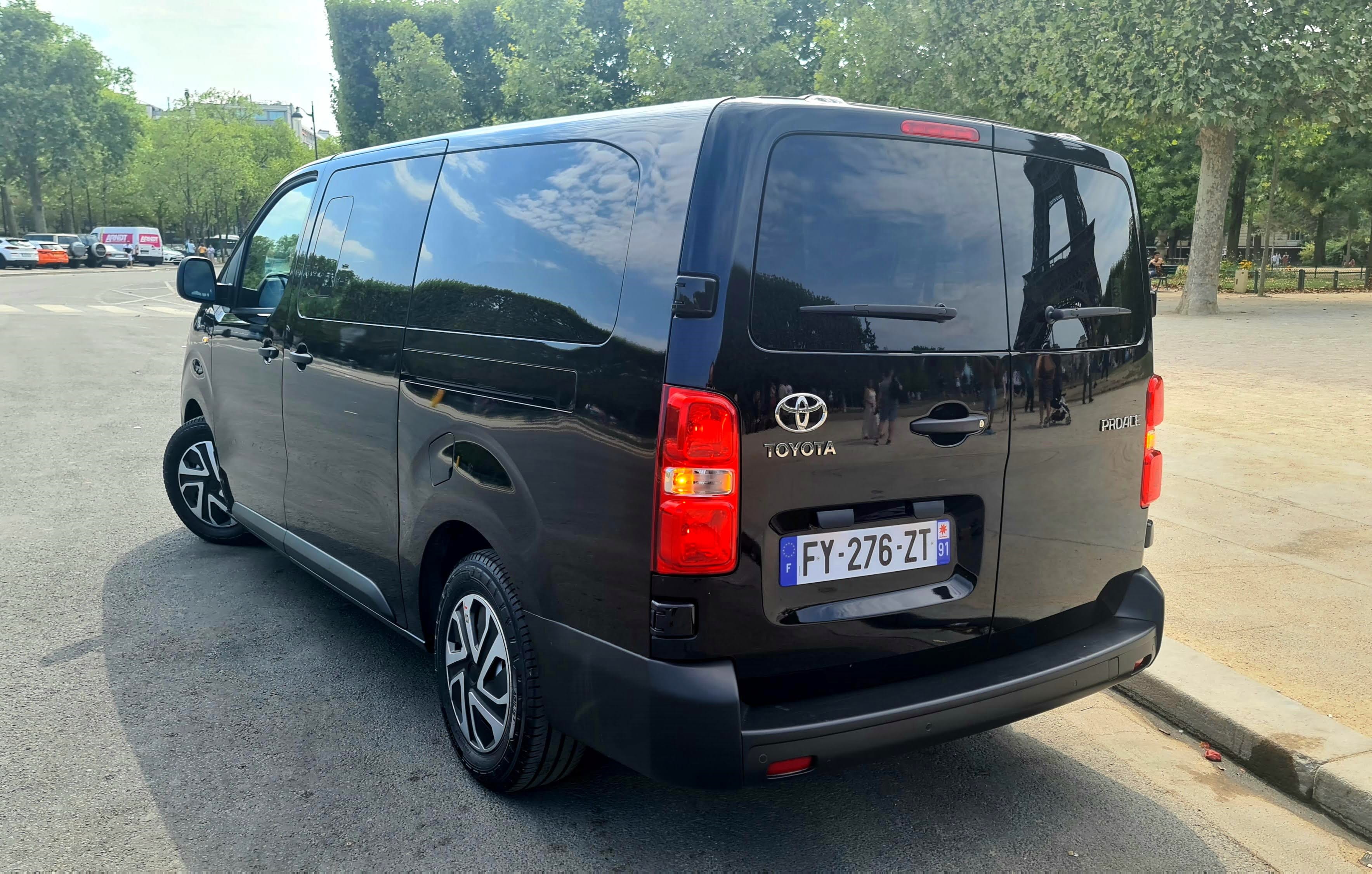 Toyota Proace Combi Noir - 9 places Climatisation GPS Android Auto & Apple CarPlay avec Apple CarPlay