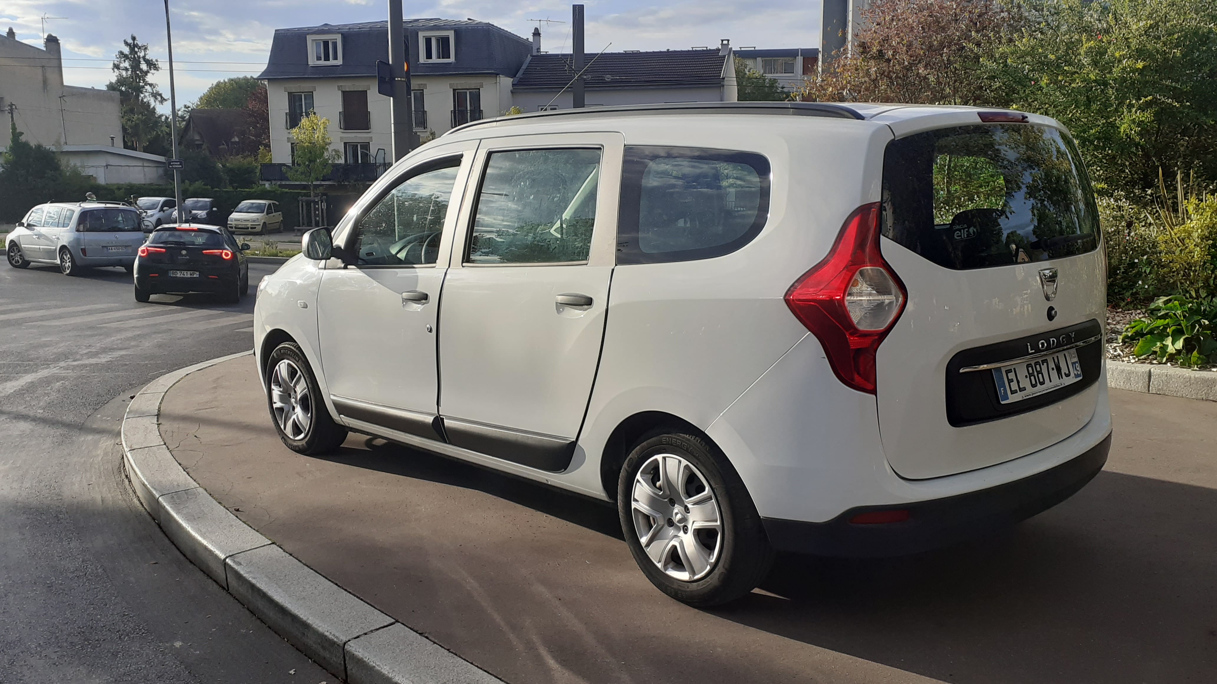 Dacia Lodgy 7 places blanc avec Audio Bluetooth