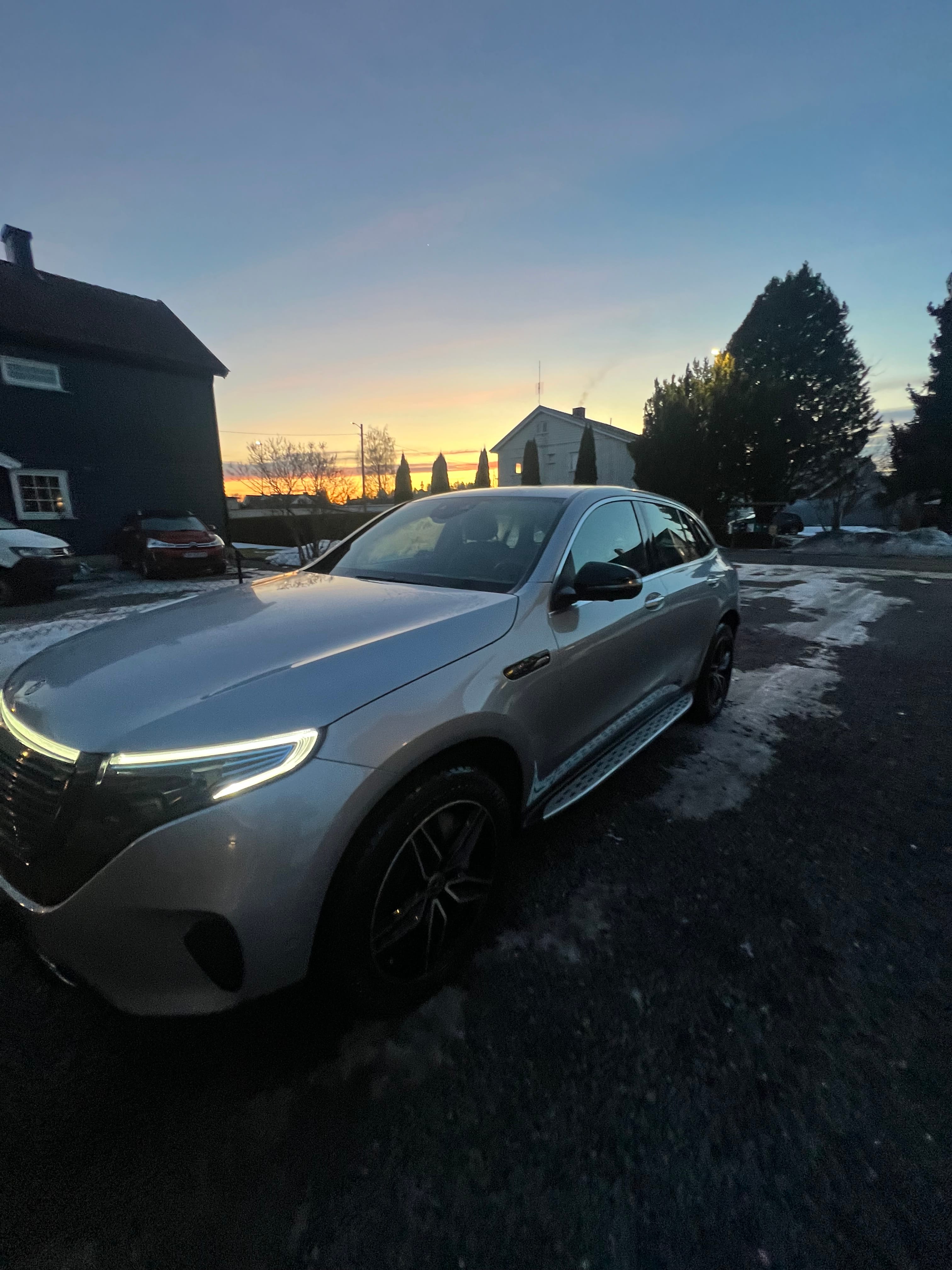 Mercedes-Benz EQC med Cruisekontroll