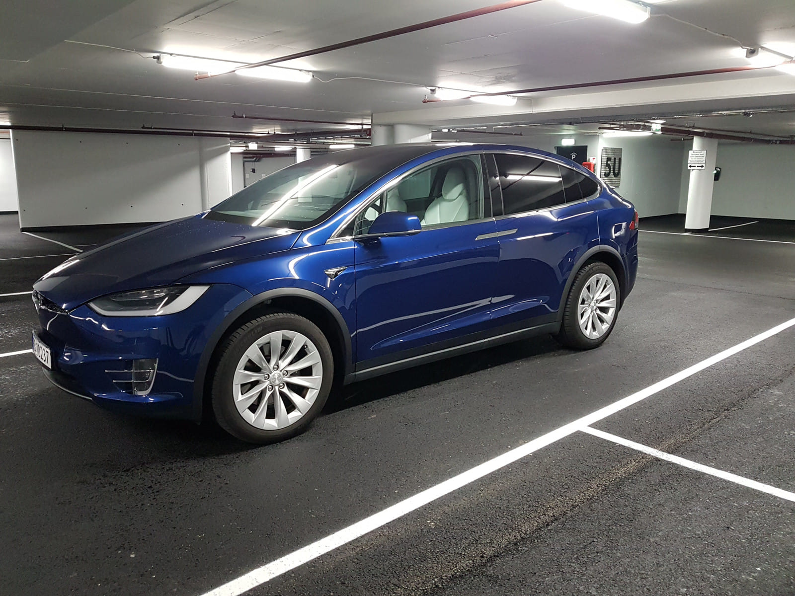 Tesla Model X (LR, Free Supercharging, 7s, Adaptiv demping) med Aircondition