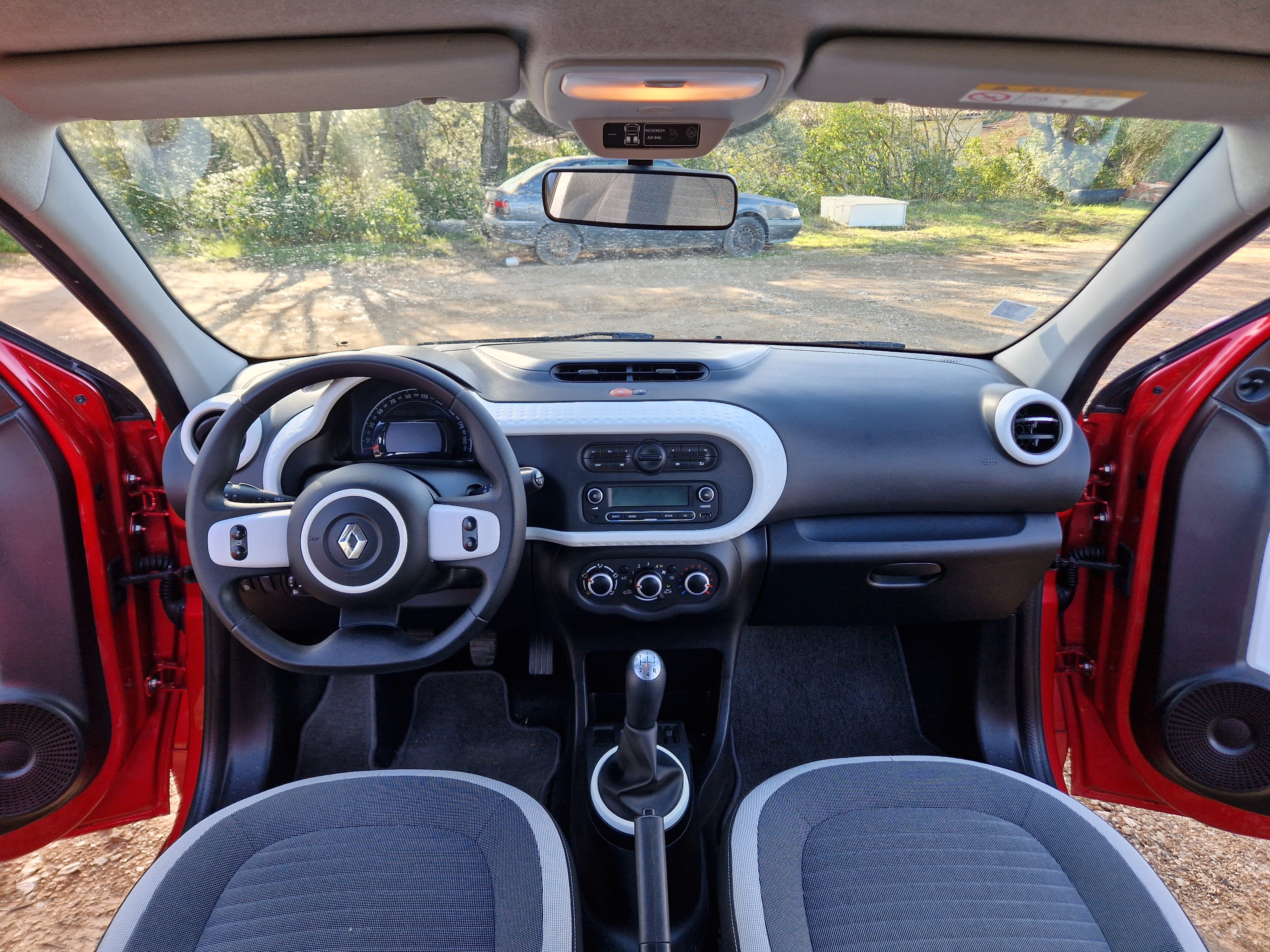 Renault Twingo III with Audio / iPod input