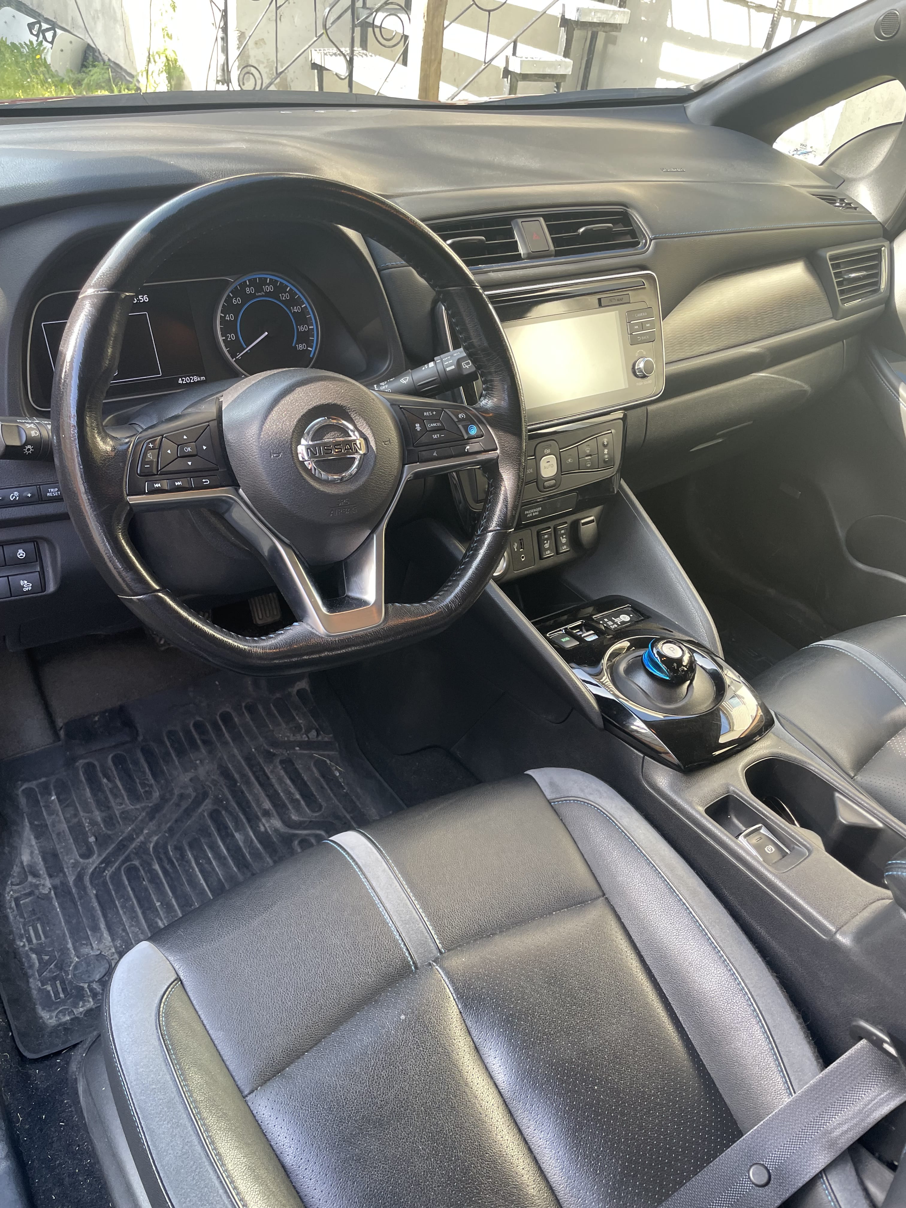 Nissan Leaf med Babysete