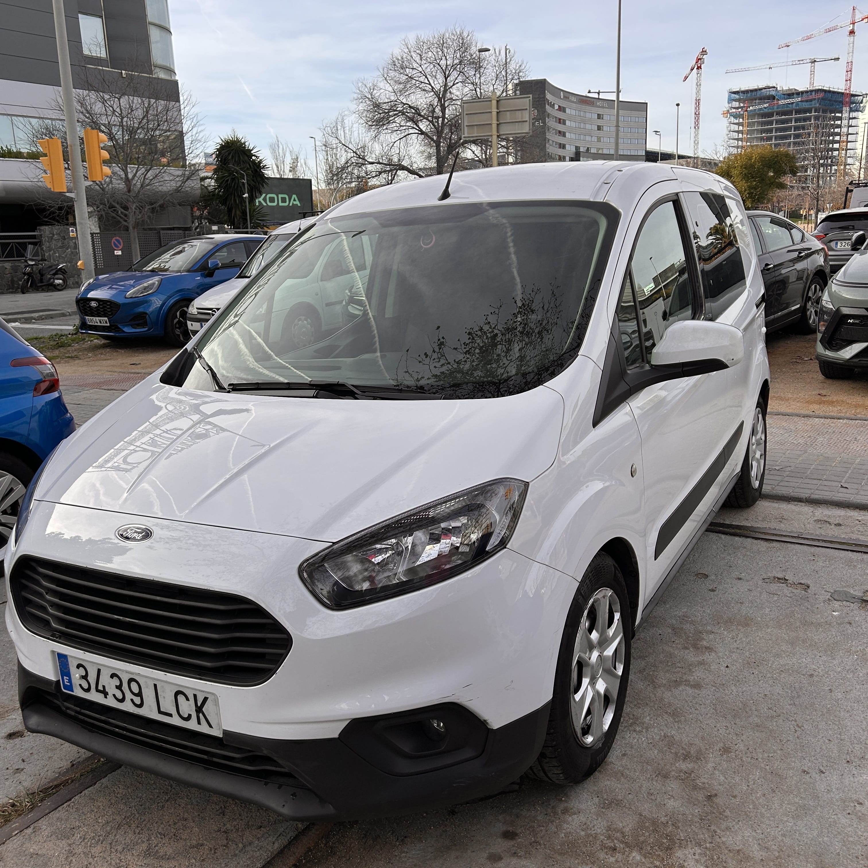 Ford Transit Courier Furgoneta med Aircondition