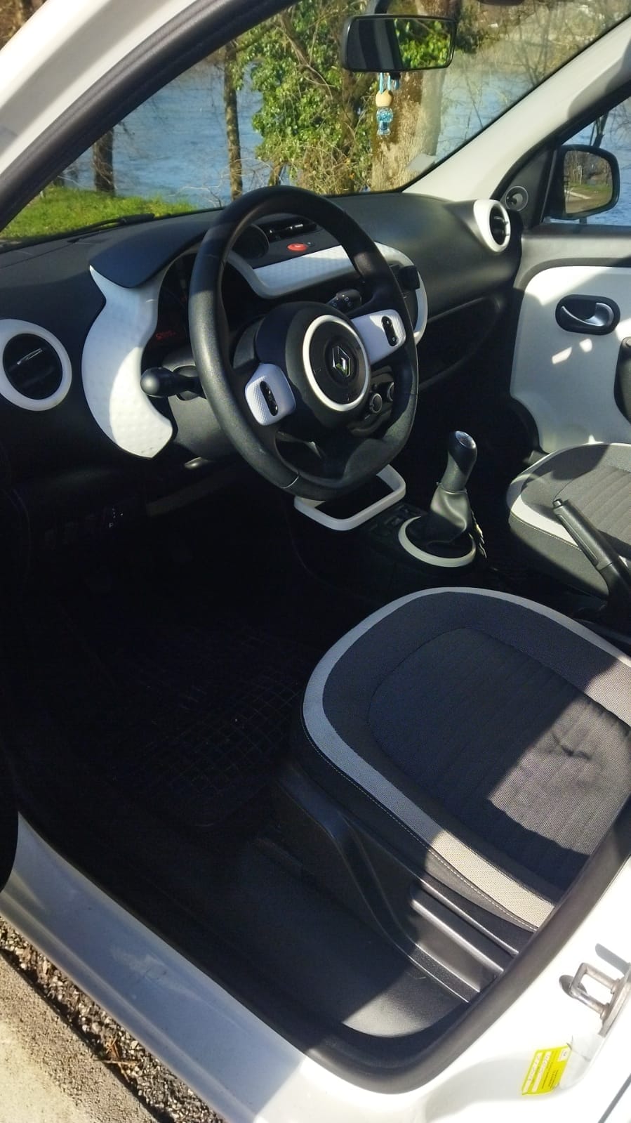 Renault Twingo III avec Siège bébé
