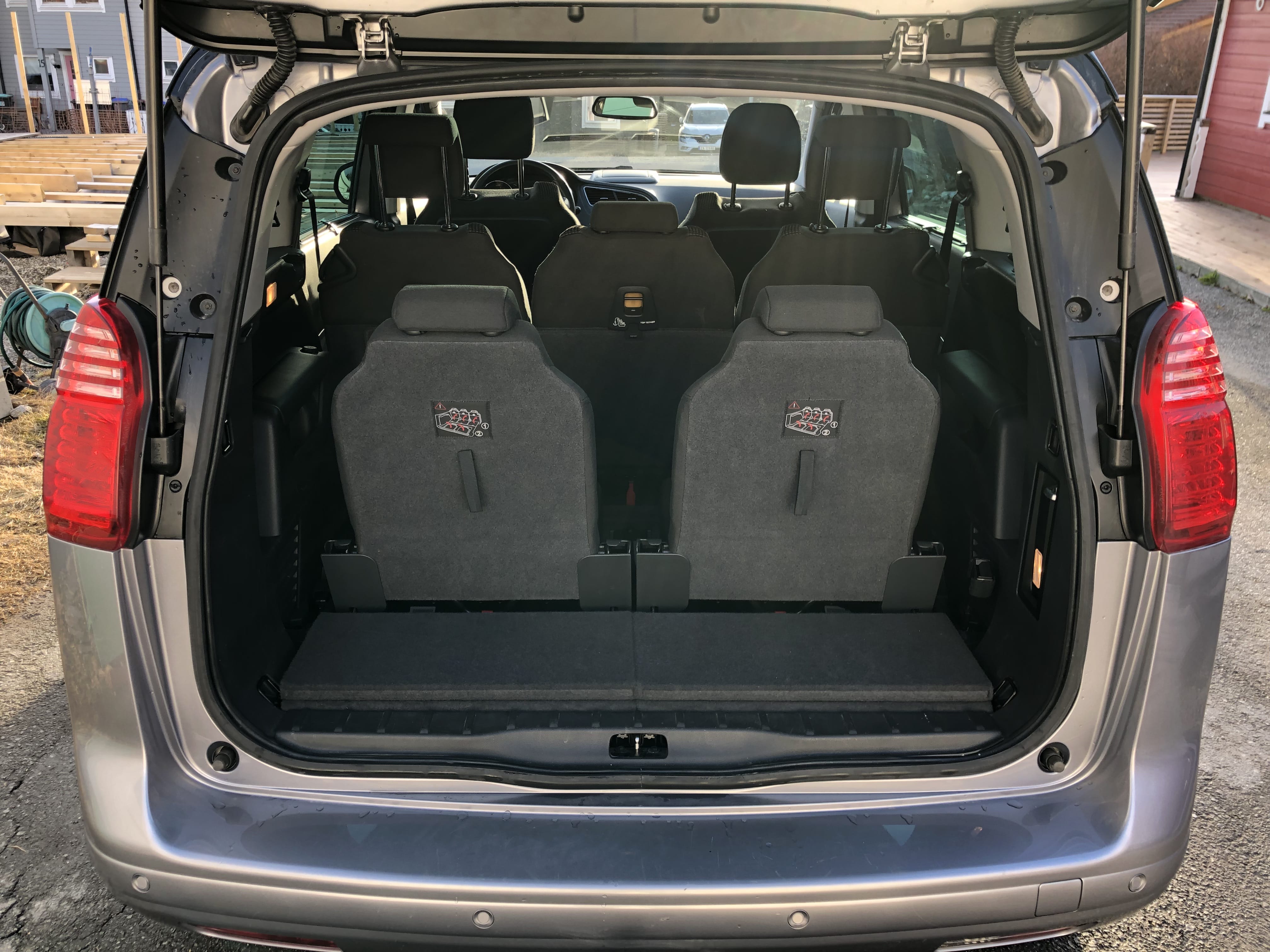Peugeot 5008 - Automat - Cruisekontroll - Stort bagasjerom - Takboks - Muligheter for 7 seter med Sykkelstativ