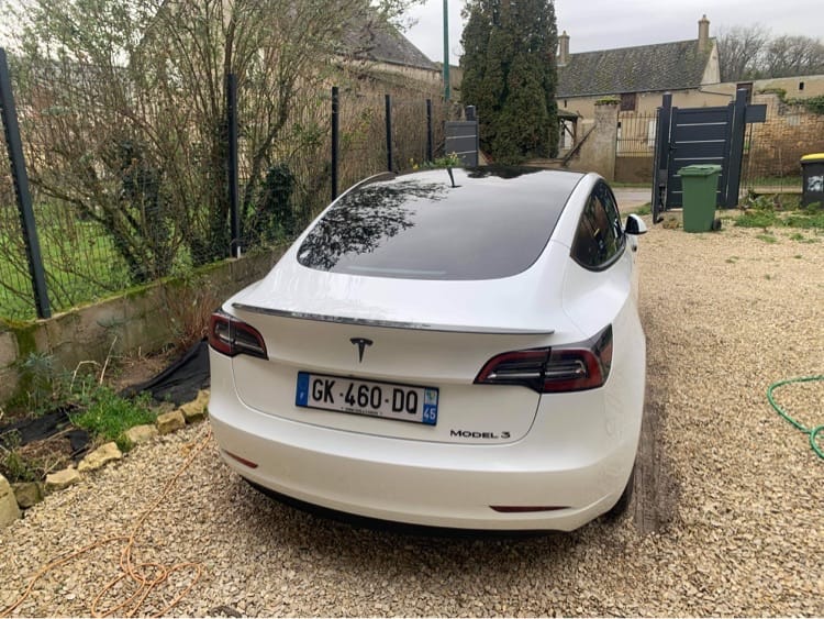 Tesla Model 3 avec GPS