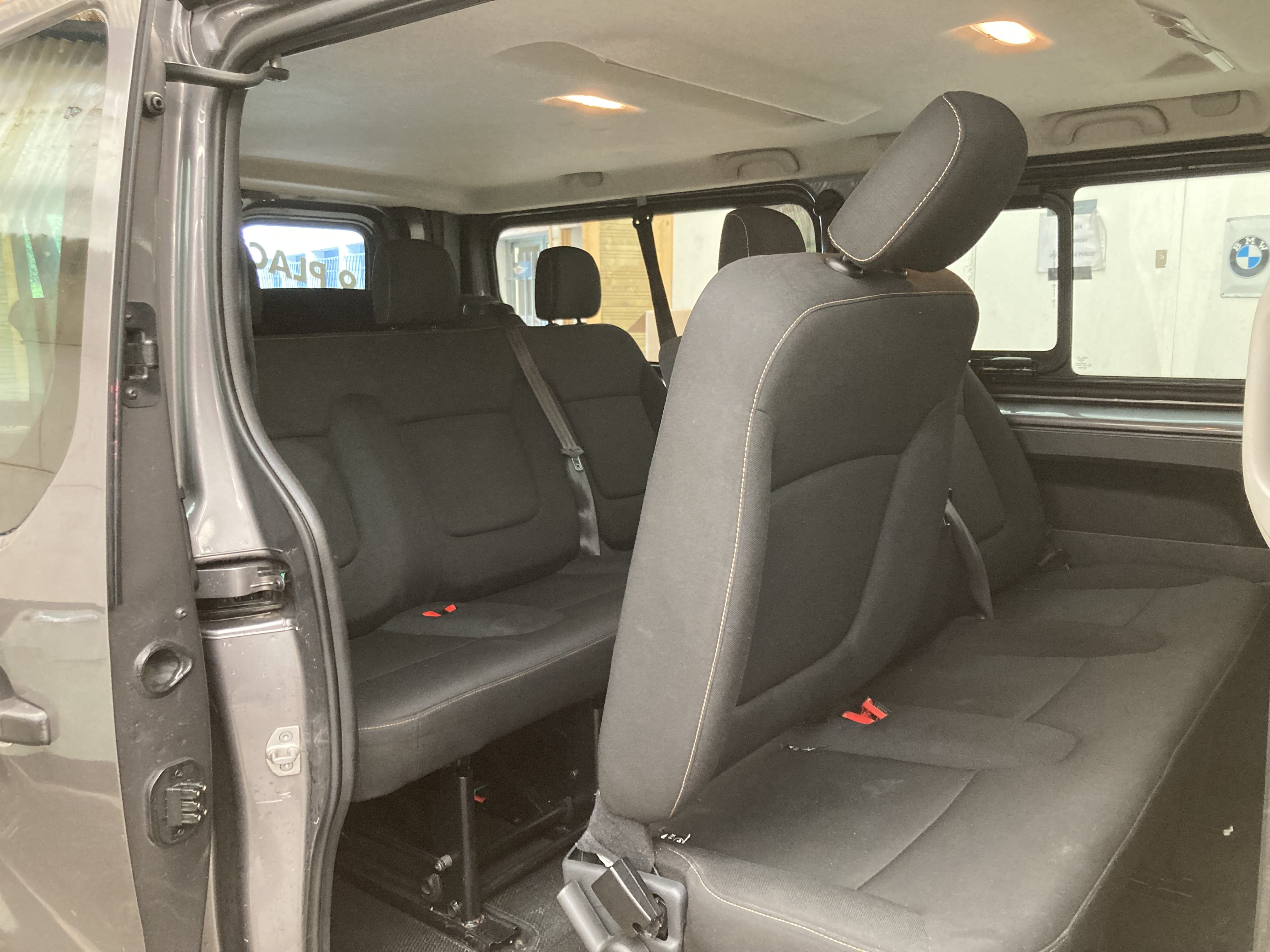 Renault Trafic Passenger  Pneus neiges 1.6 HDI 9 Places et Grand coffre avec Audio Bluetooth