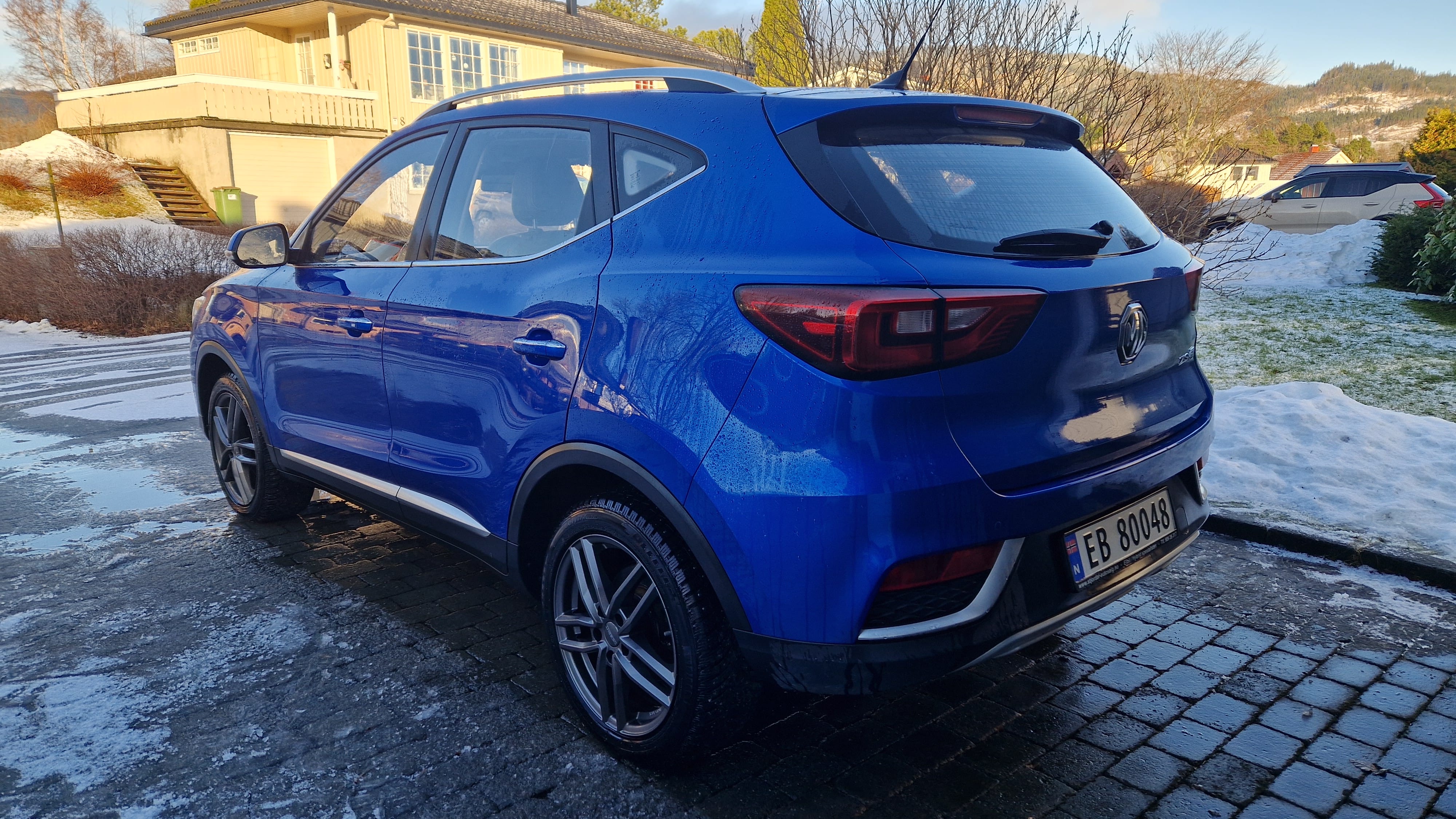 MG ZS EV med GPS