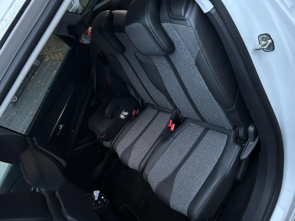 Peugeot 5008 avec Siège bébé