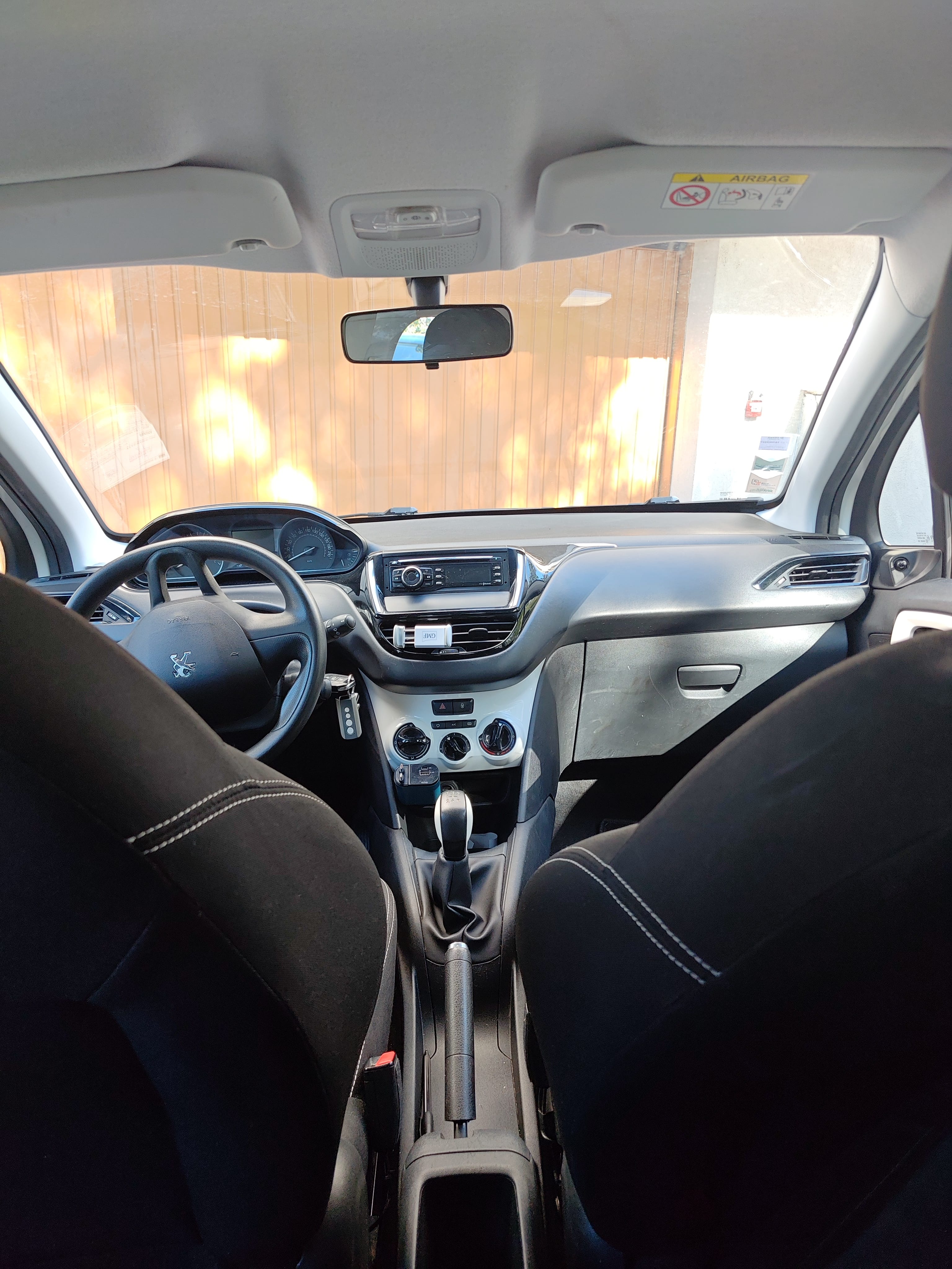 Peugeot 208 1.2 avec Entrée audio / iPod