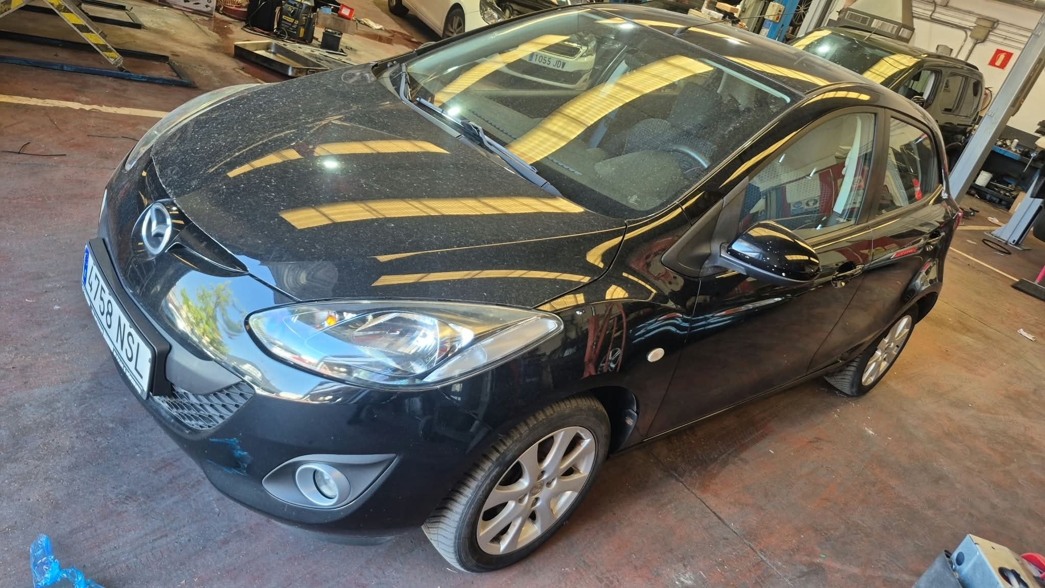 Mazda 2 con Aire acondicionado