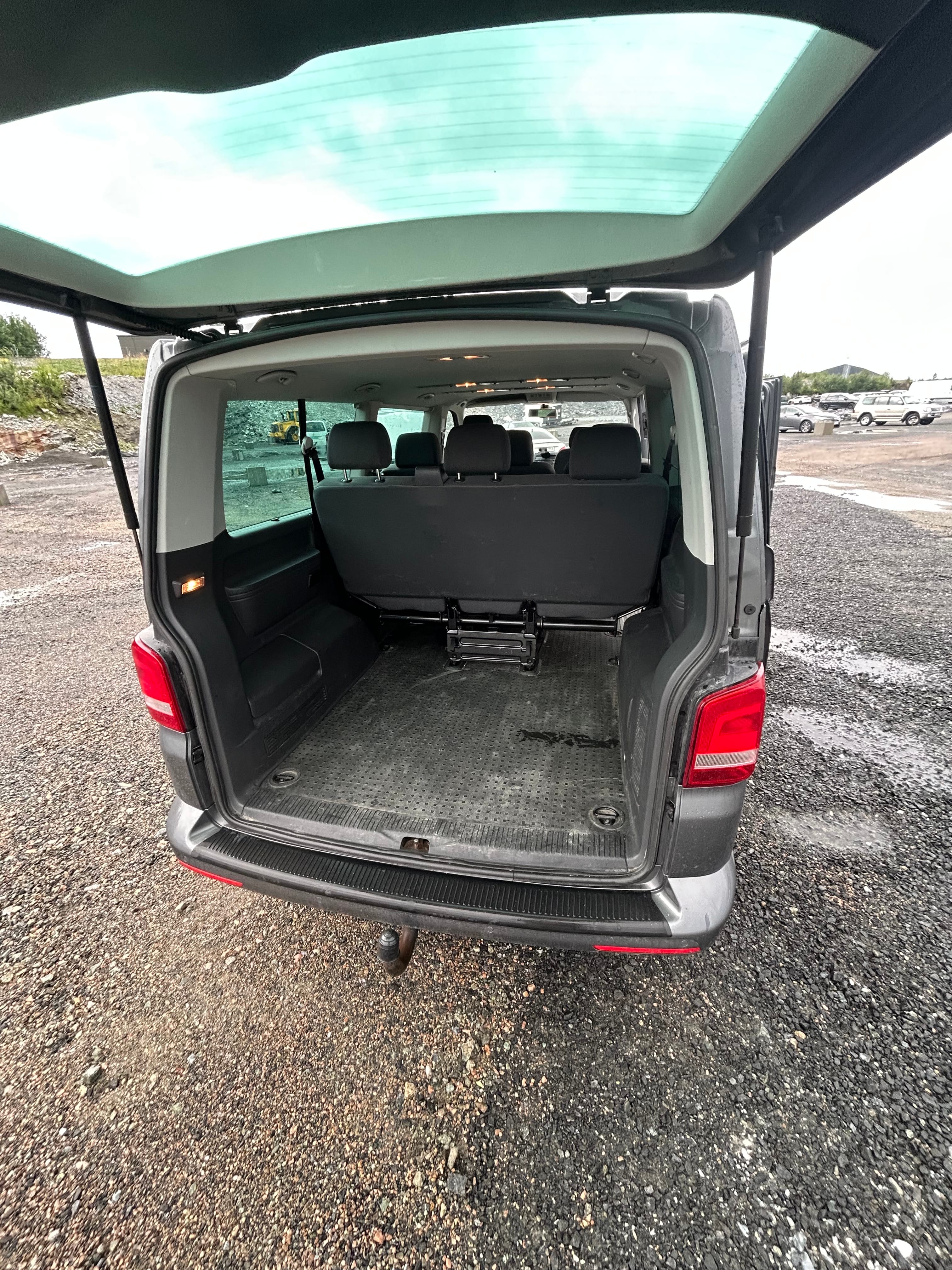 Volkswagen Caravelle 8 Seats
