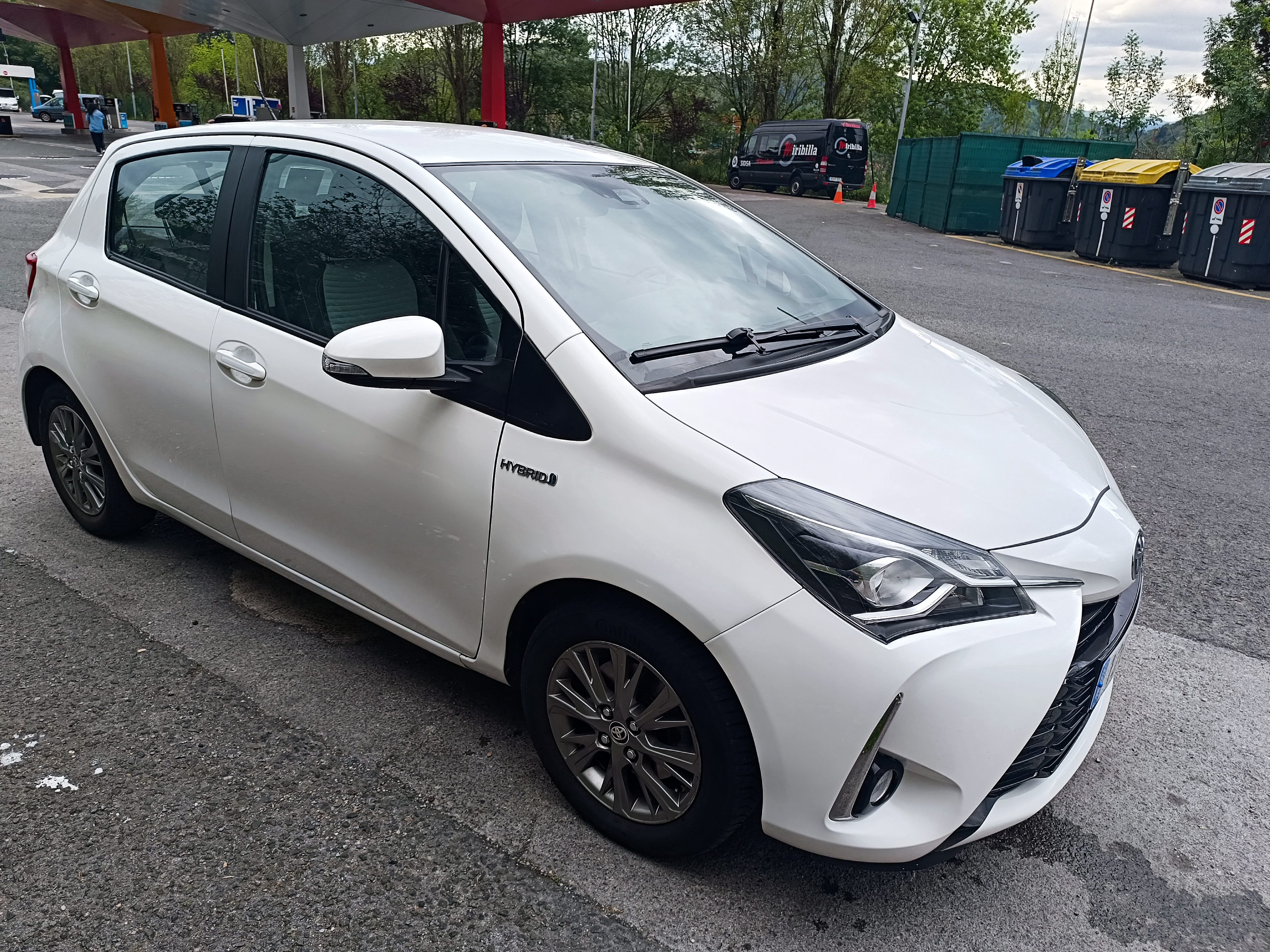 Toyota Yaris Híbrido con Aire acondicionado