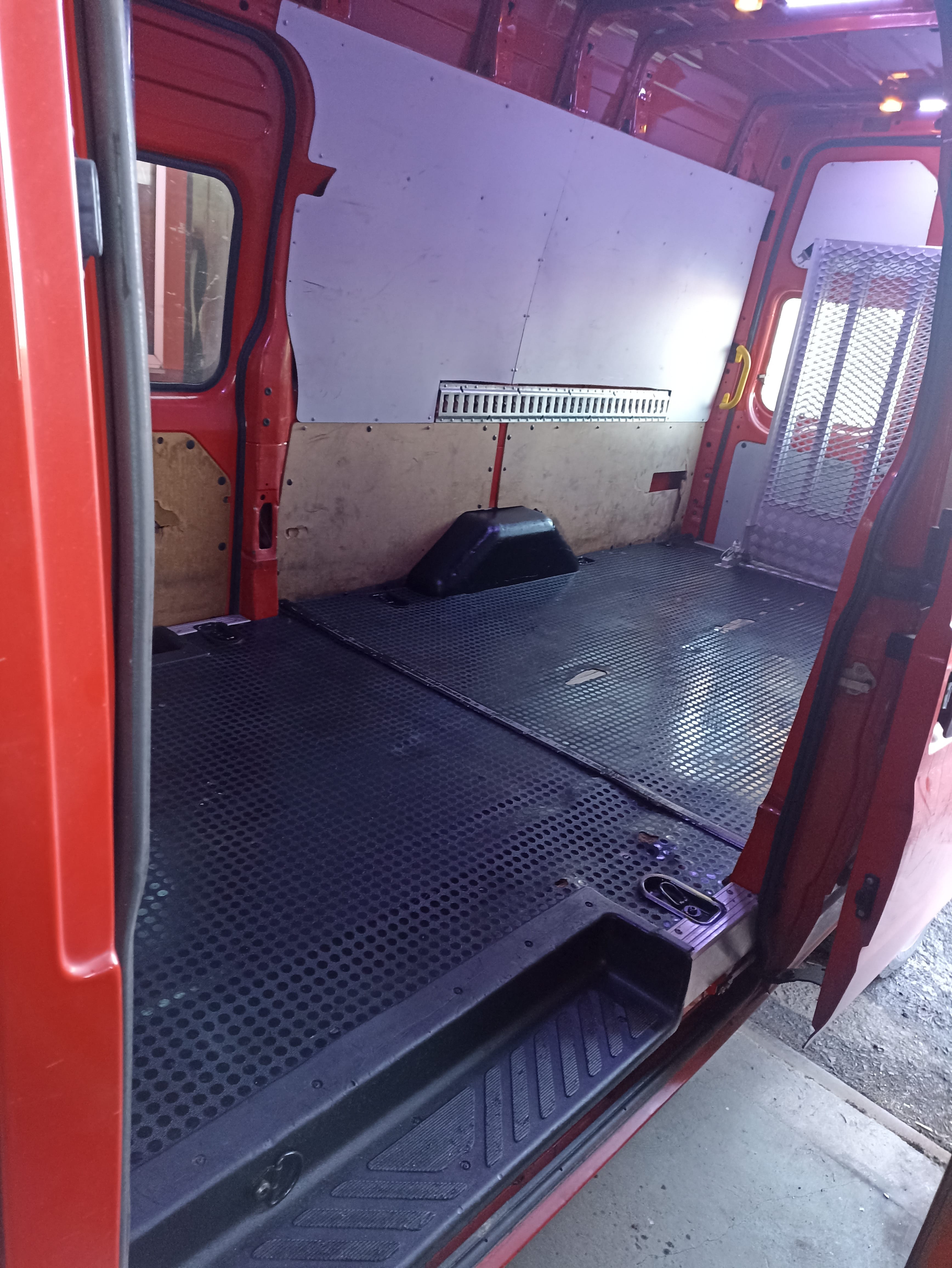 Ford Transit Connect Flyttebil med rampe
