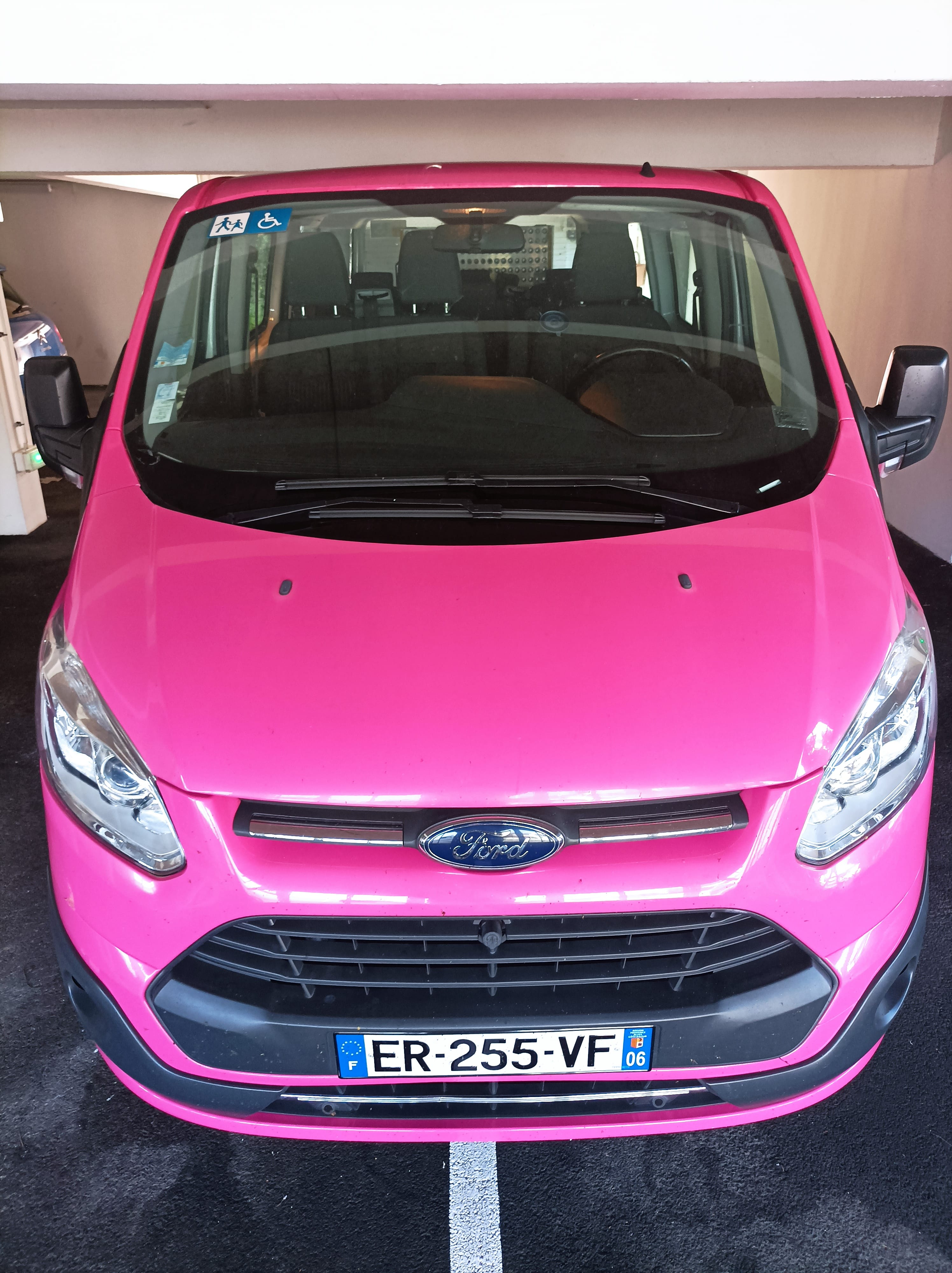 Ford Transit Custom Kombi avec Accessible fauteuil roulant