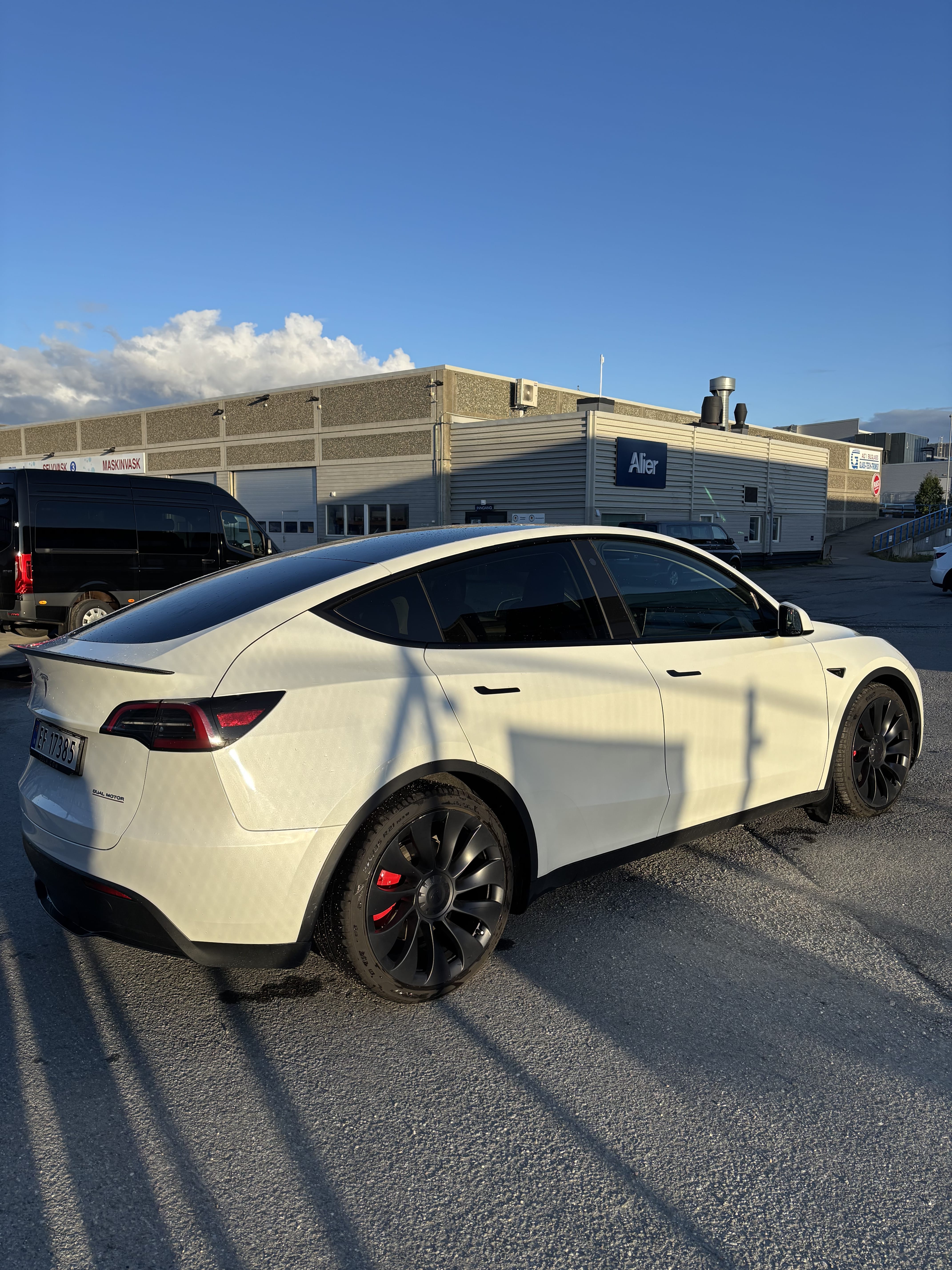 Tesla Model Y Performance met GPS