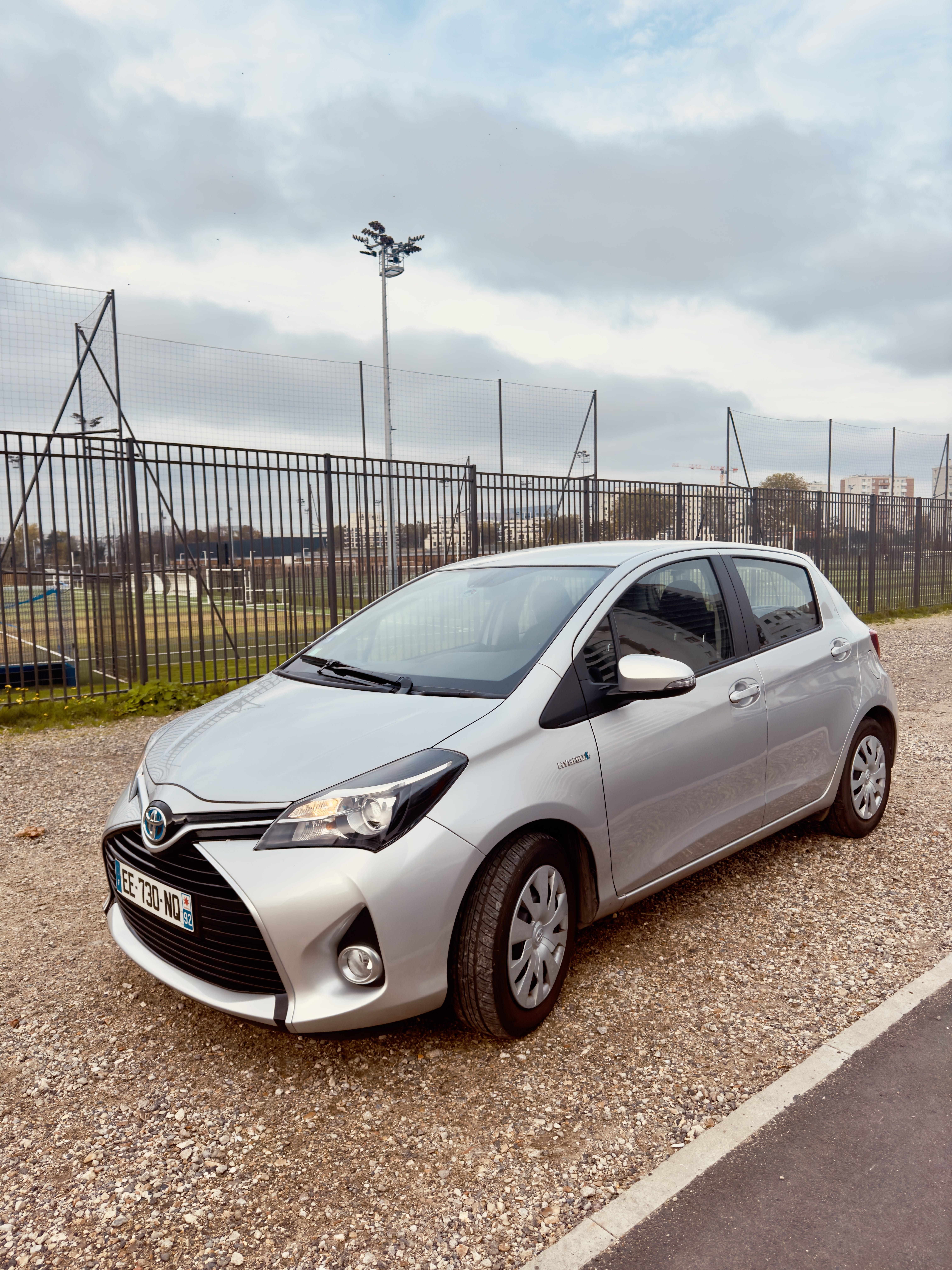 Toyota Yaris Hybride, 2016, Essence 95 / Électrique (hybride), automatique