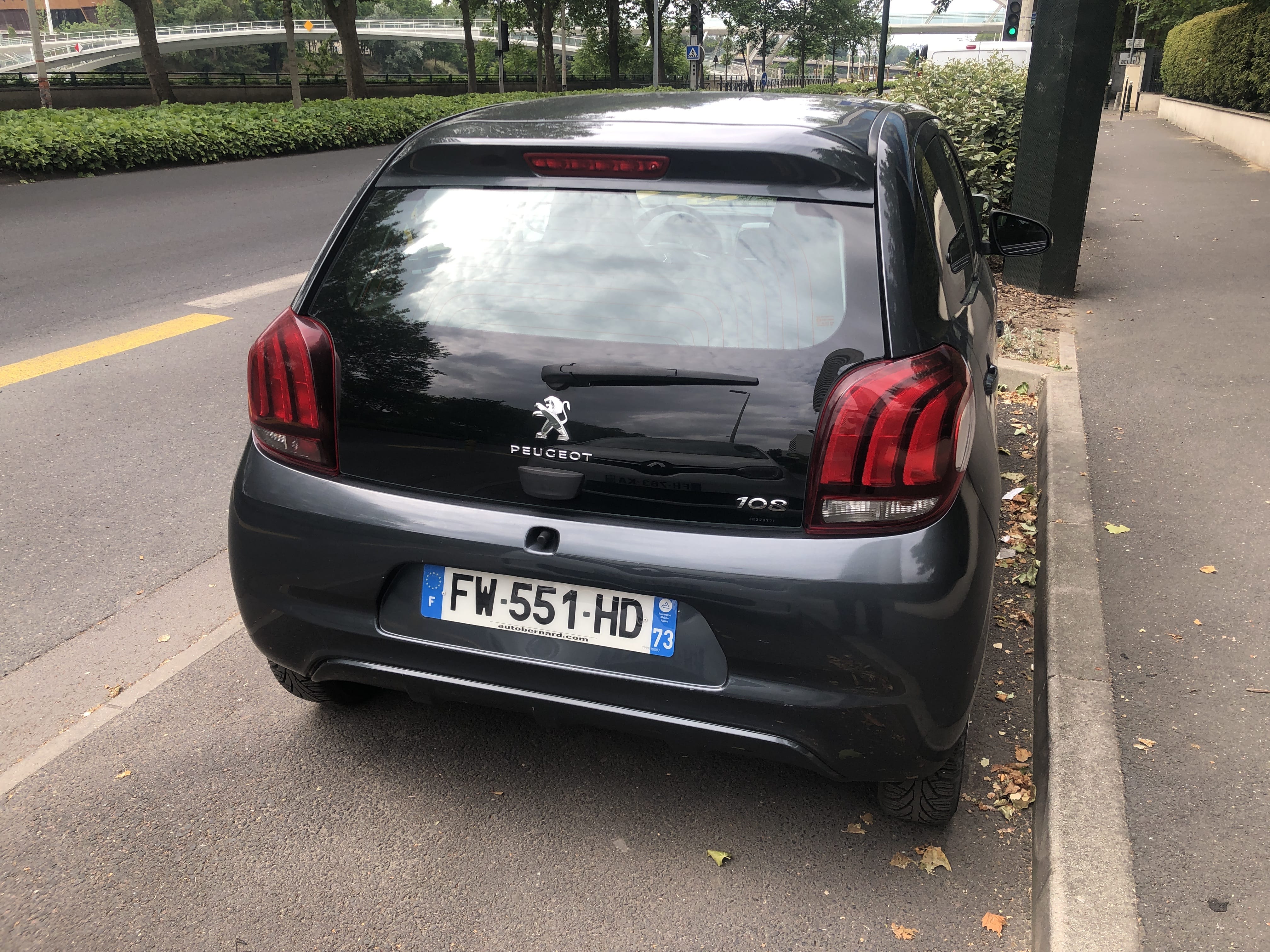 Peugeot 108 avec GPS