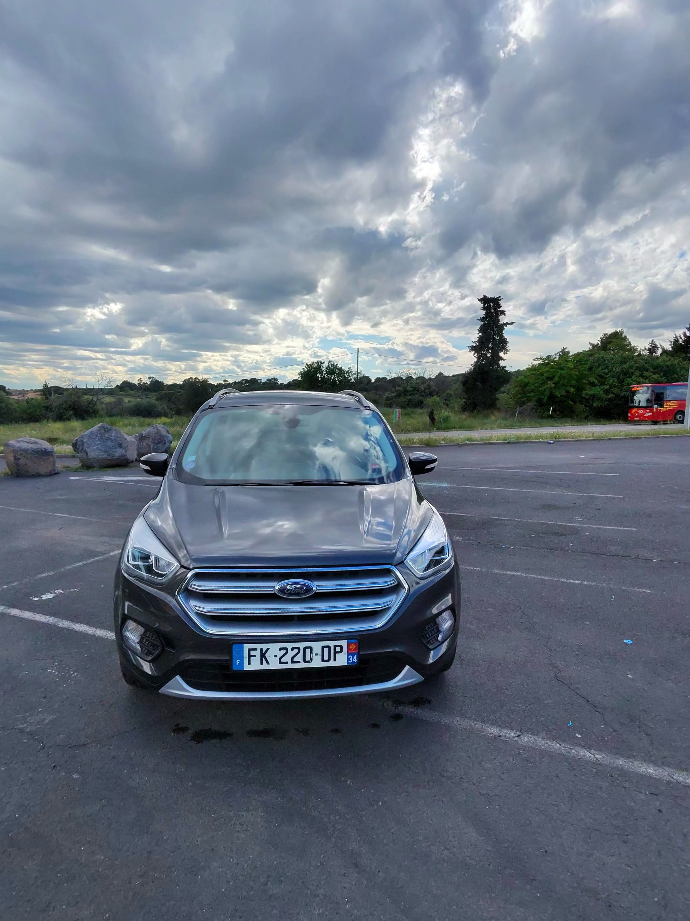 Ford Kuga Économique (Ethanol E85) et confortable. avec Audio Bluetooth