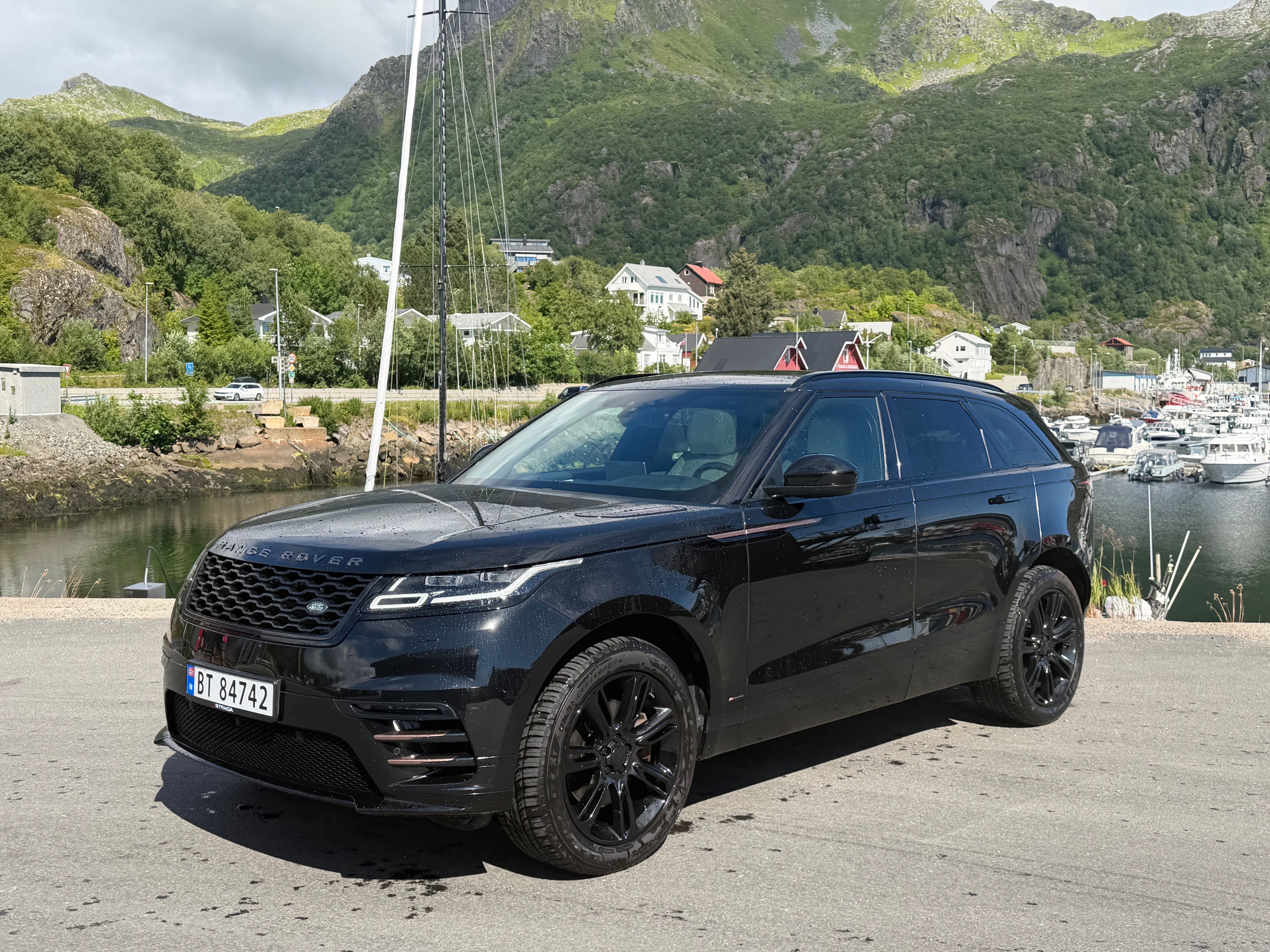 Land-Rover Range Rover Velar with Backup camera