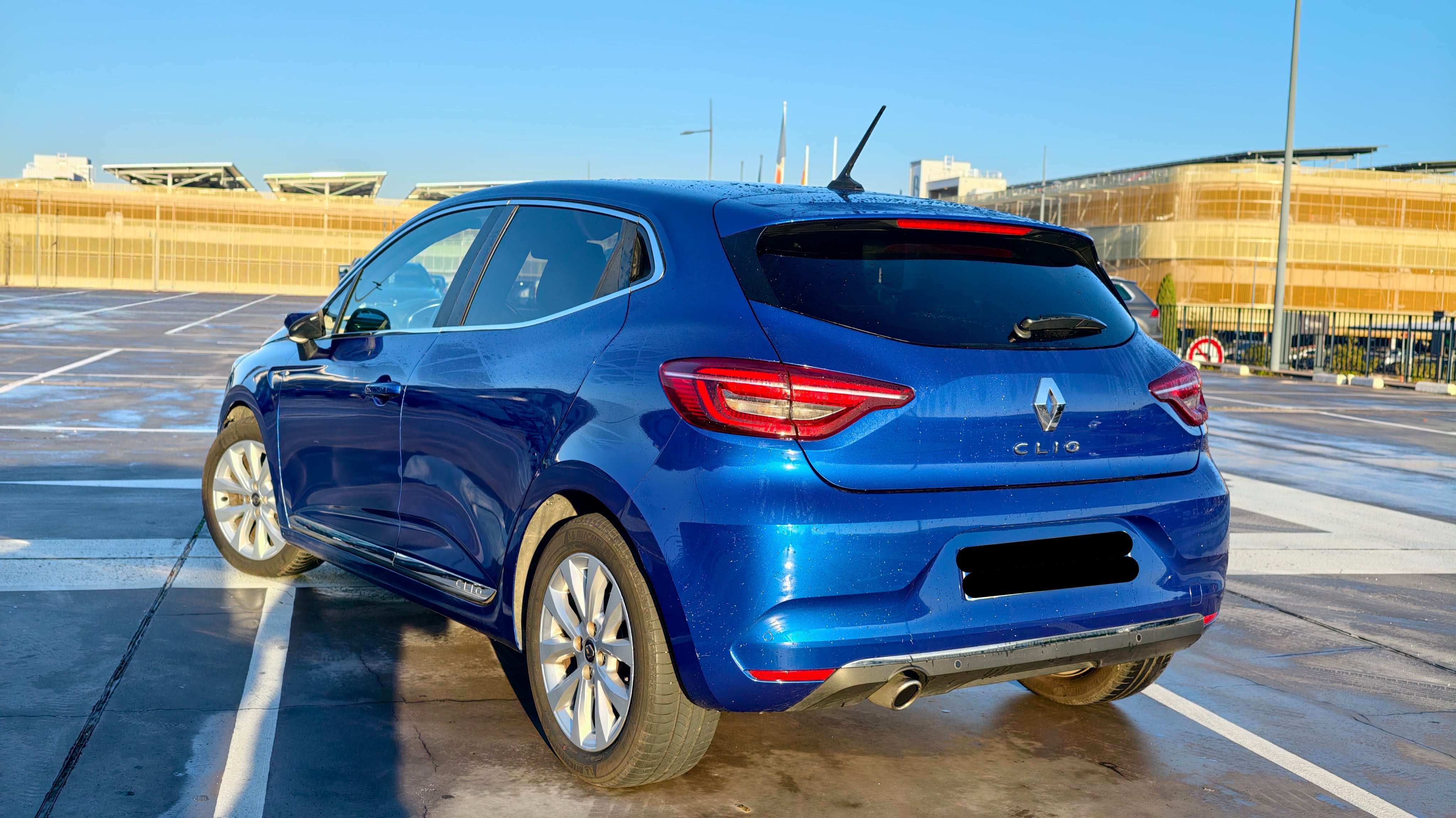 Renault Clio Aéroport de Marseille C avec GPS