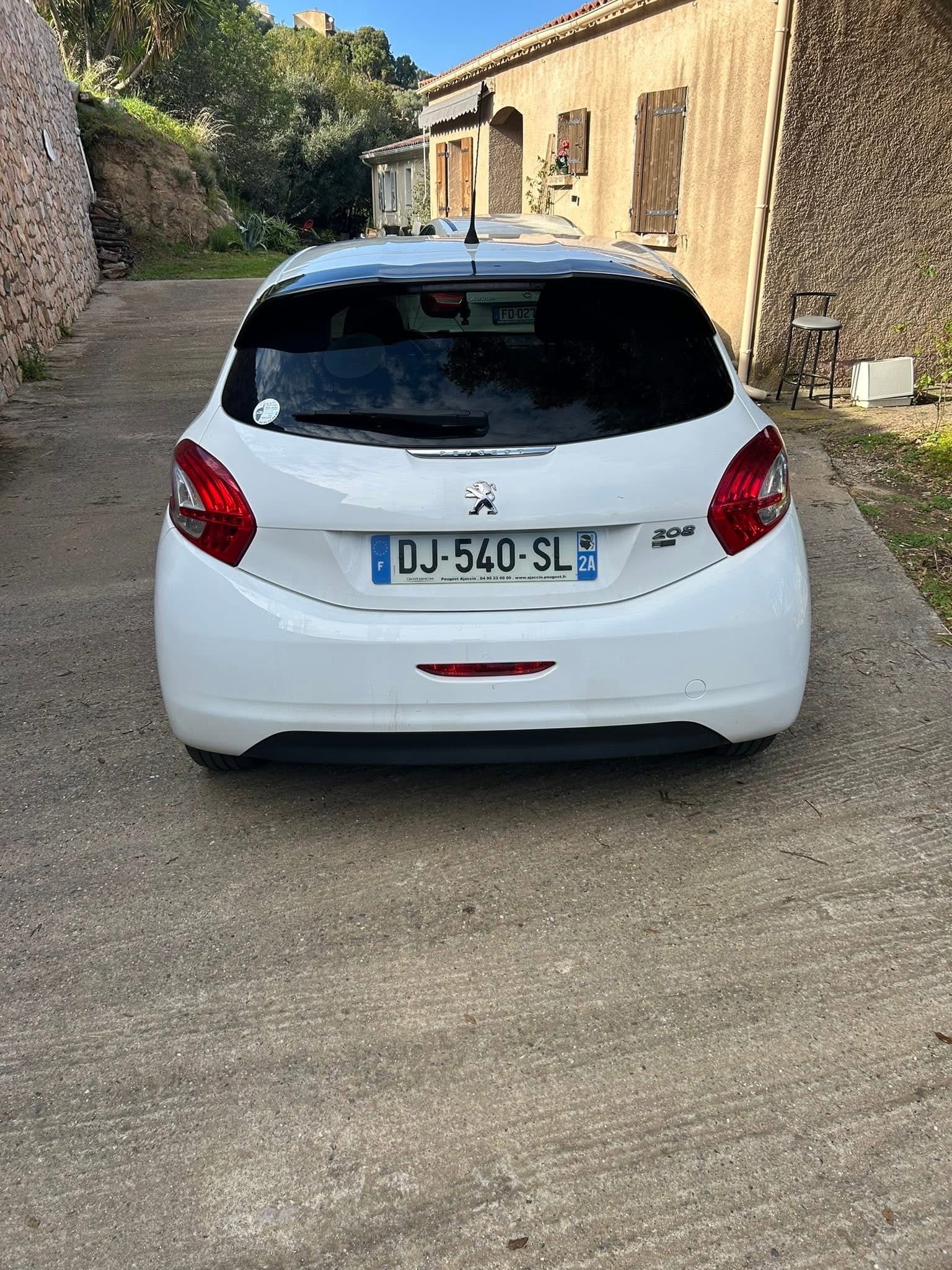 Peugeot 208 avec GPS