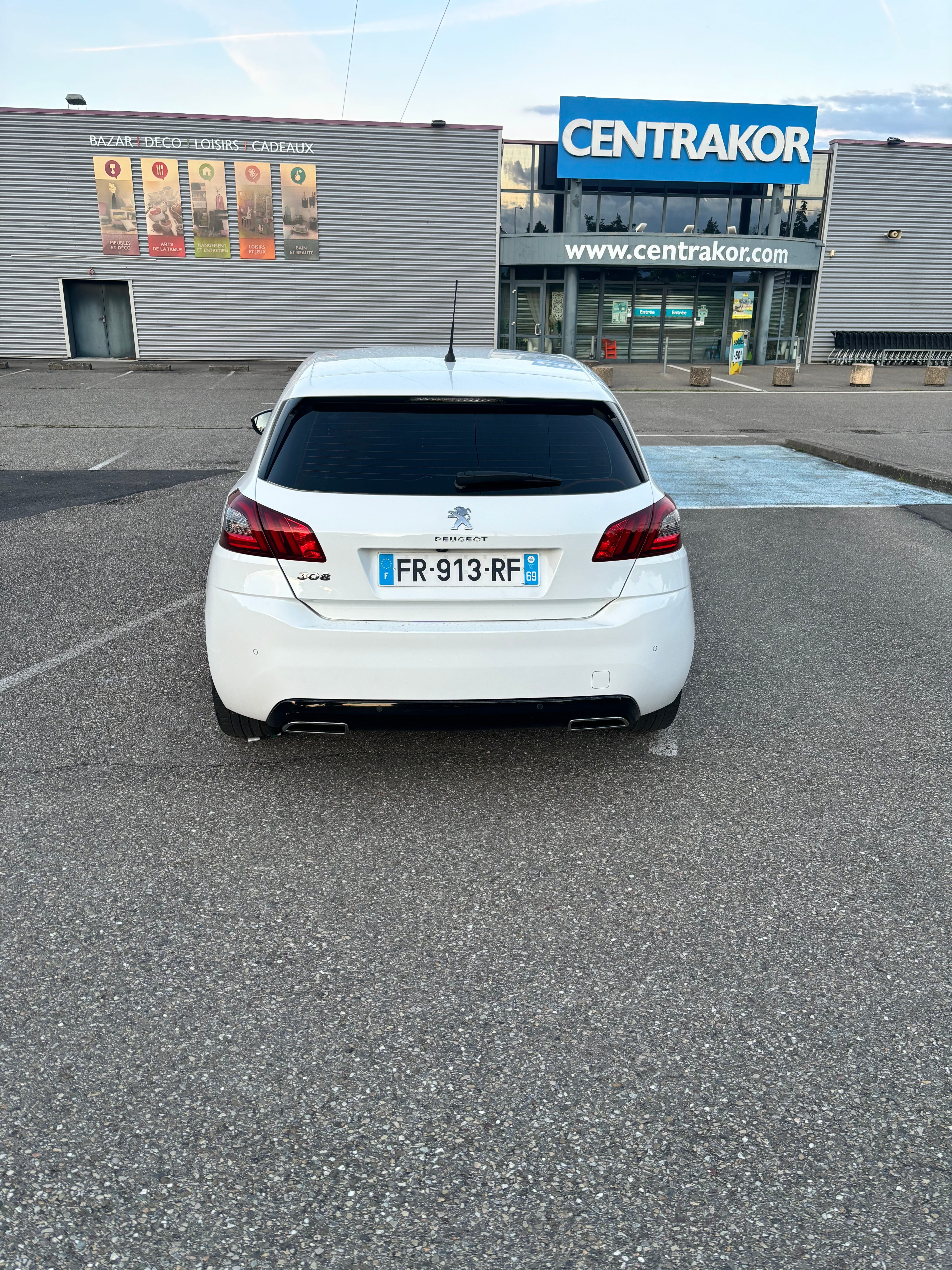 Peugeot 308 avec GPS