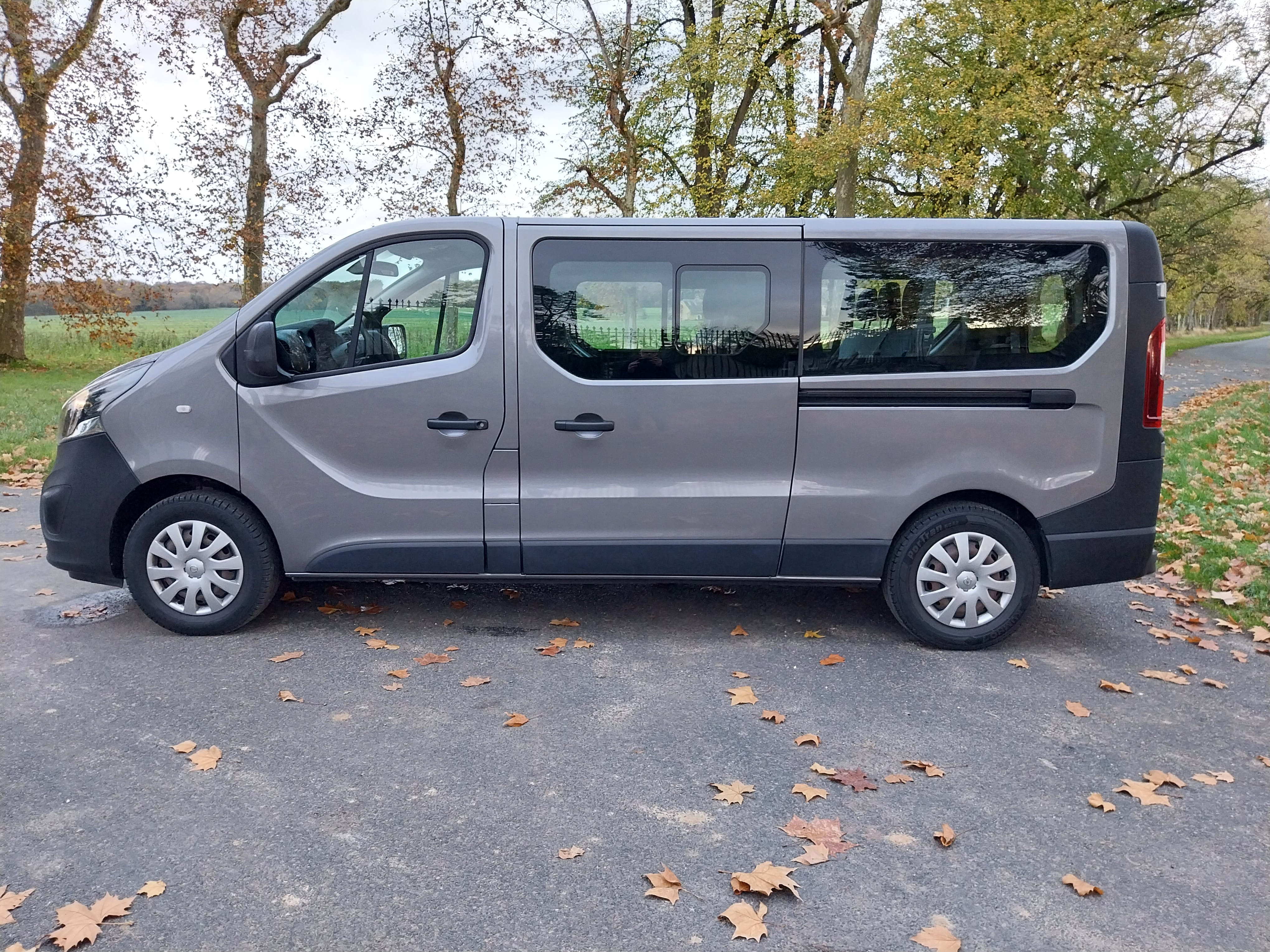 Opel Vivaro Combi avec Climatisation