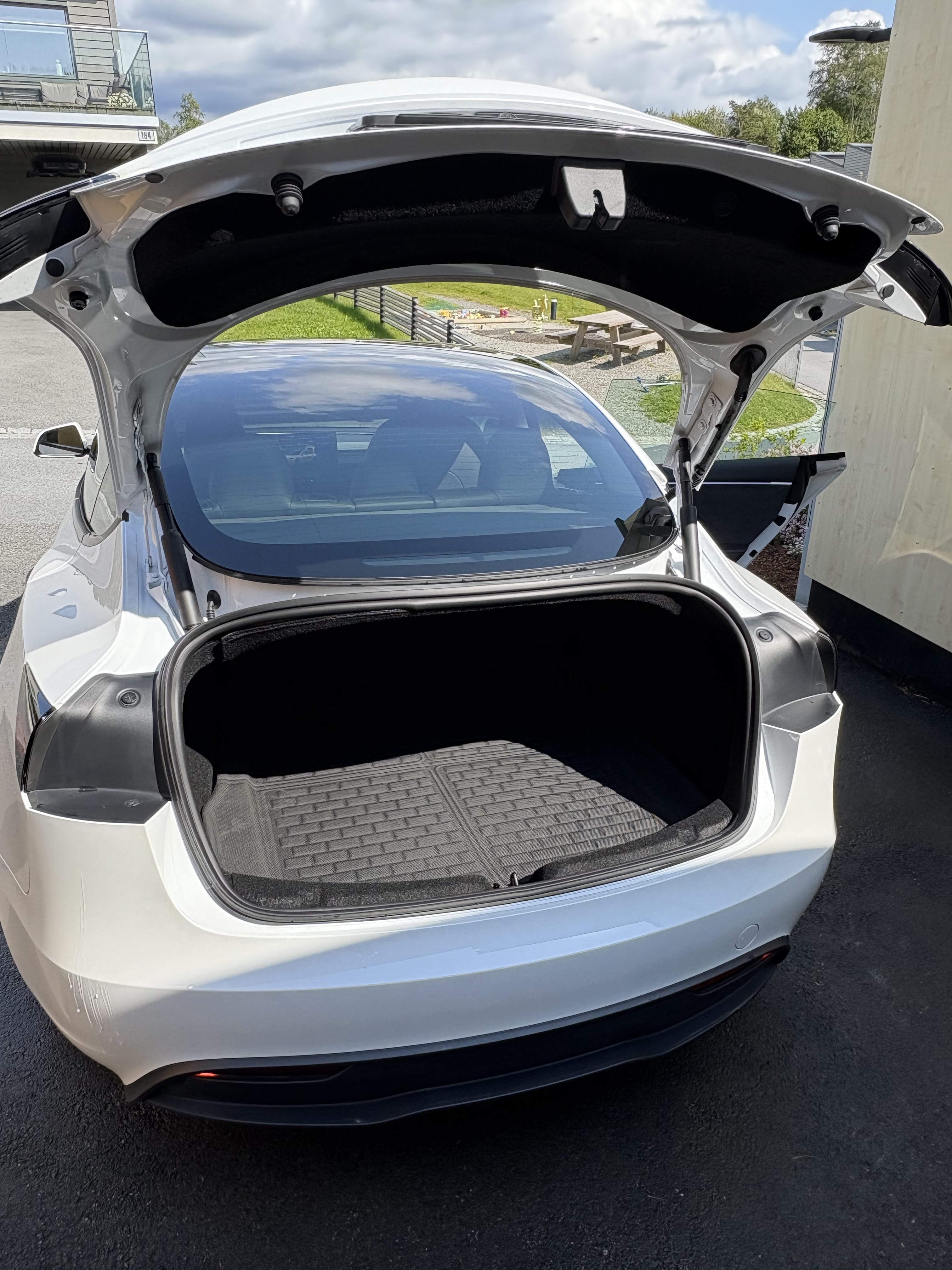 Tesla Model 3 Long Range med Firehjulstrekk