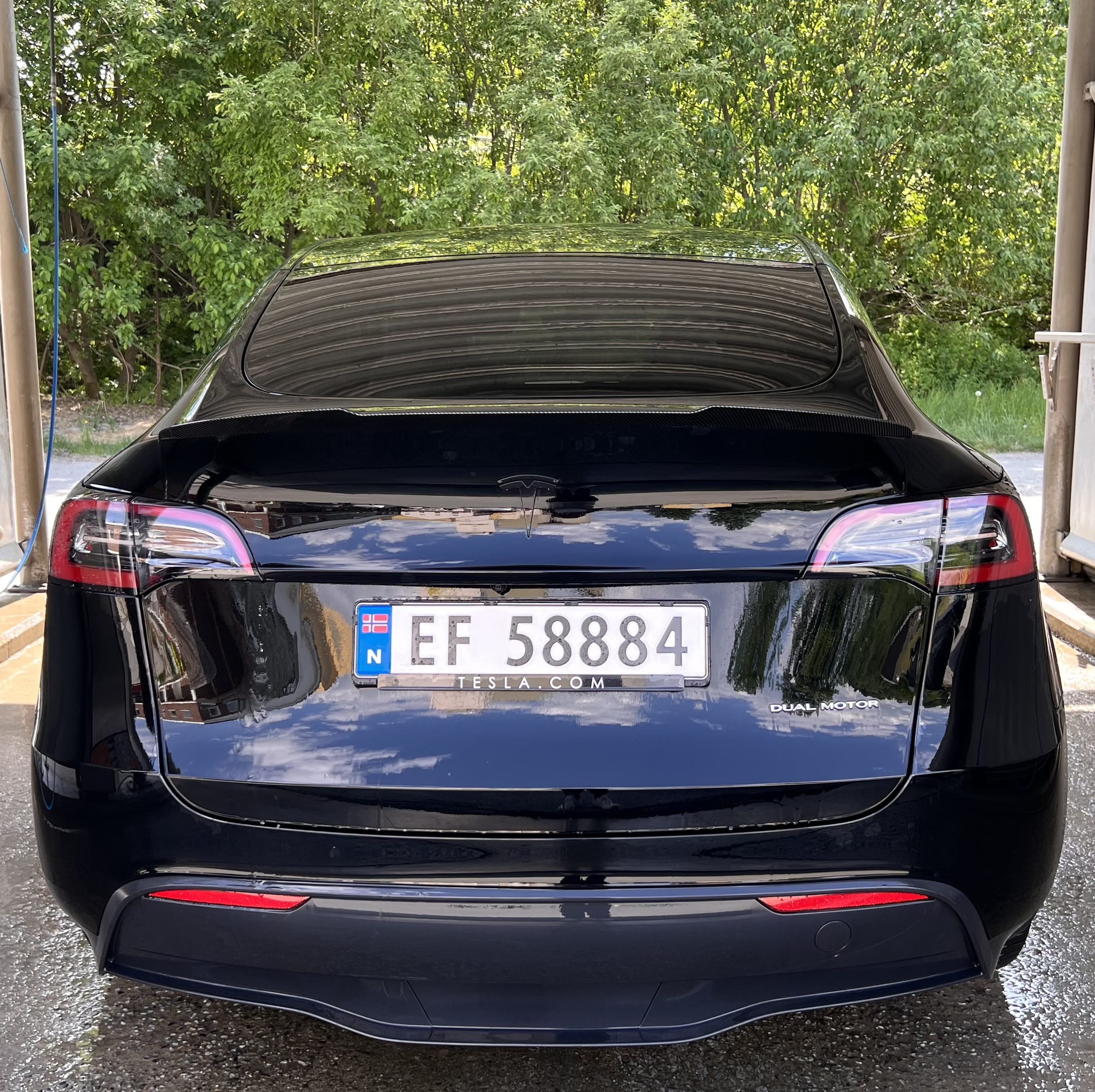 Tesla Model Y med Cruisekontroll
