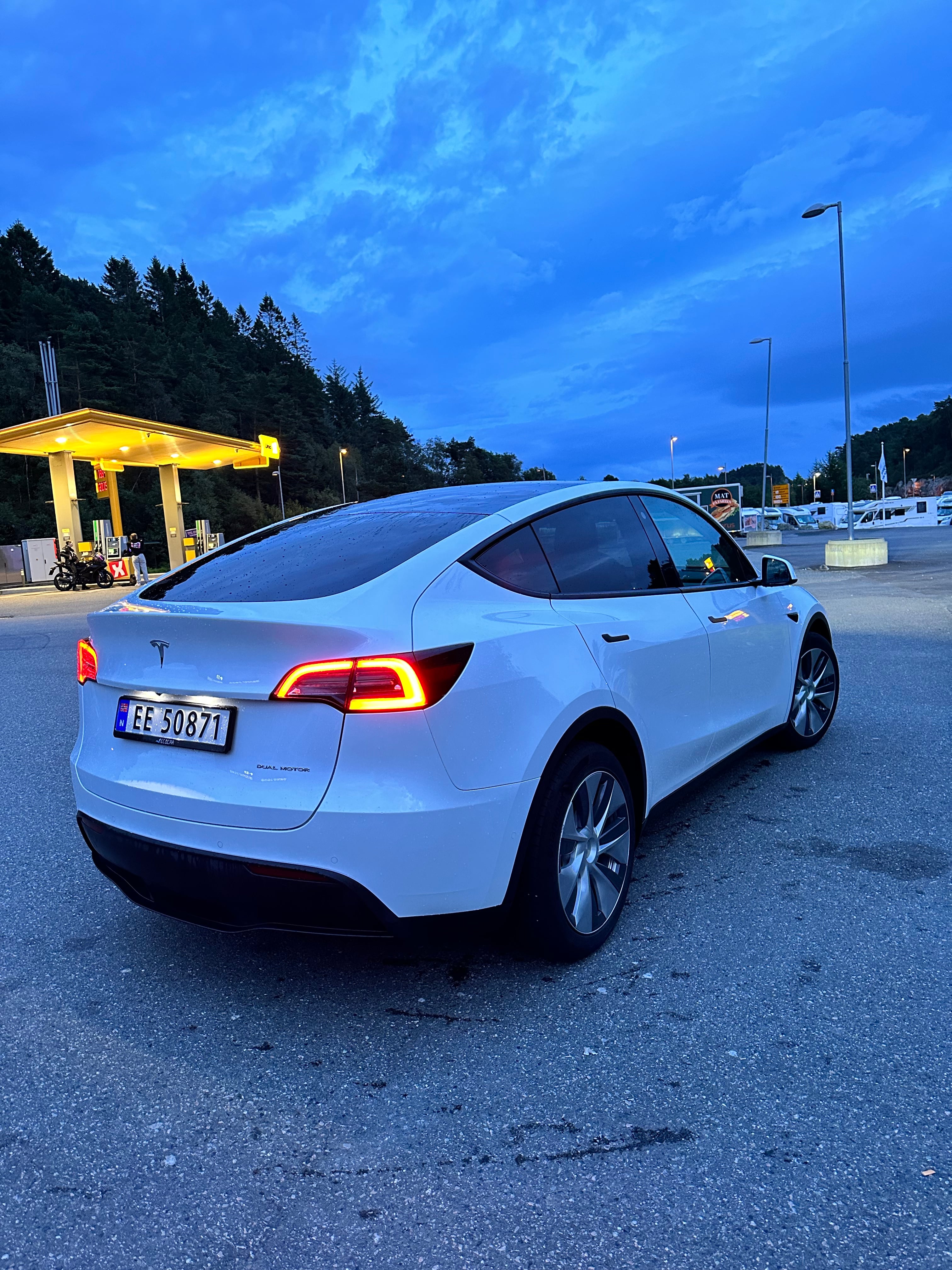 Tesla Model Y med Aircondition