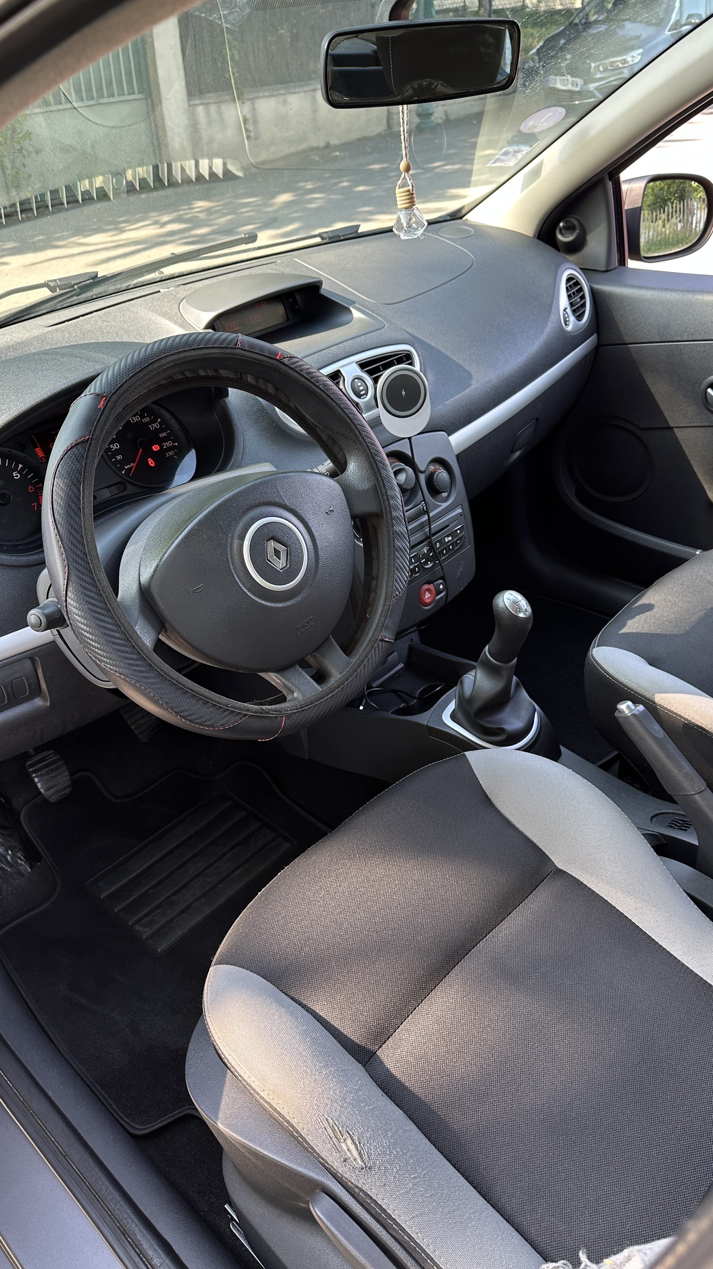 Renault Clio 1.2 75cv avec Entrée audio / iPod
