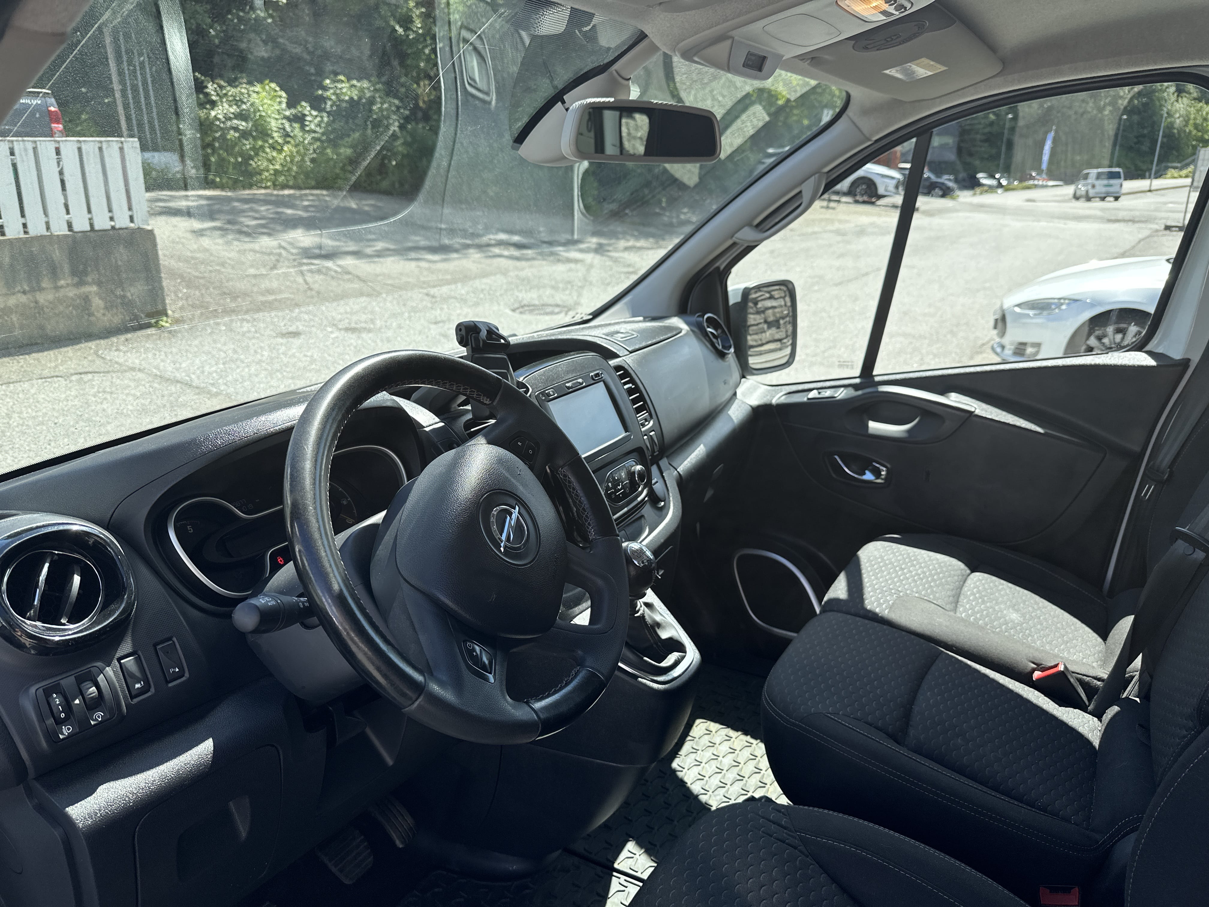 Opel Vivaro med Cruisekontroll