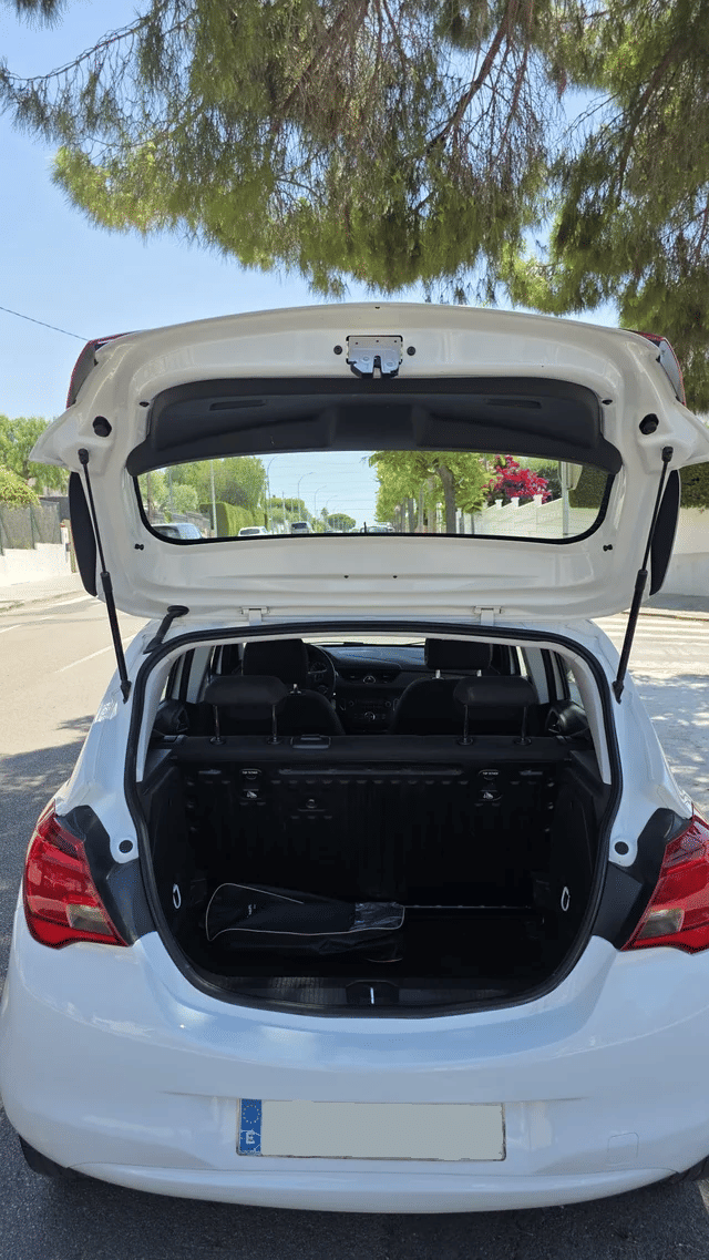 Opel Corsa con Radio 