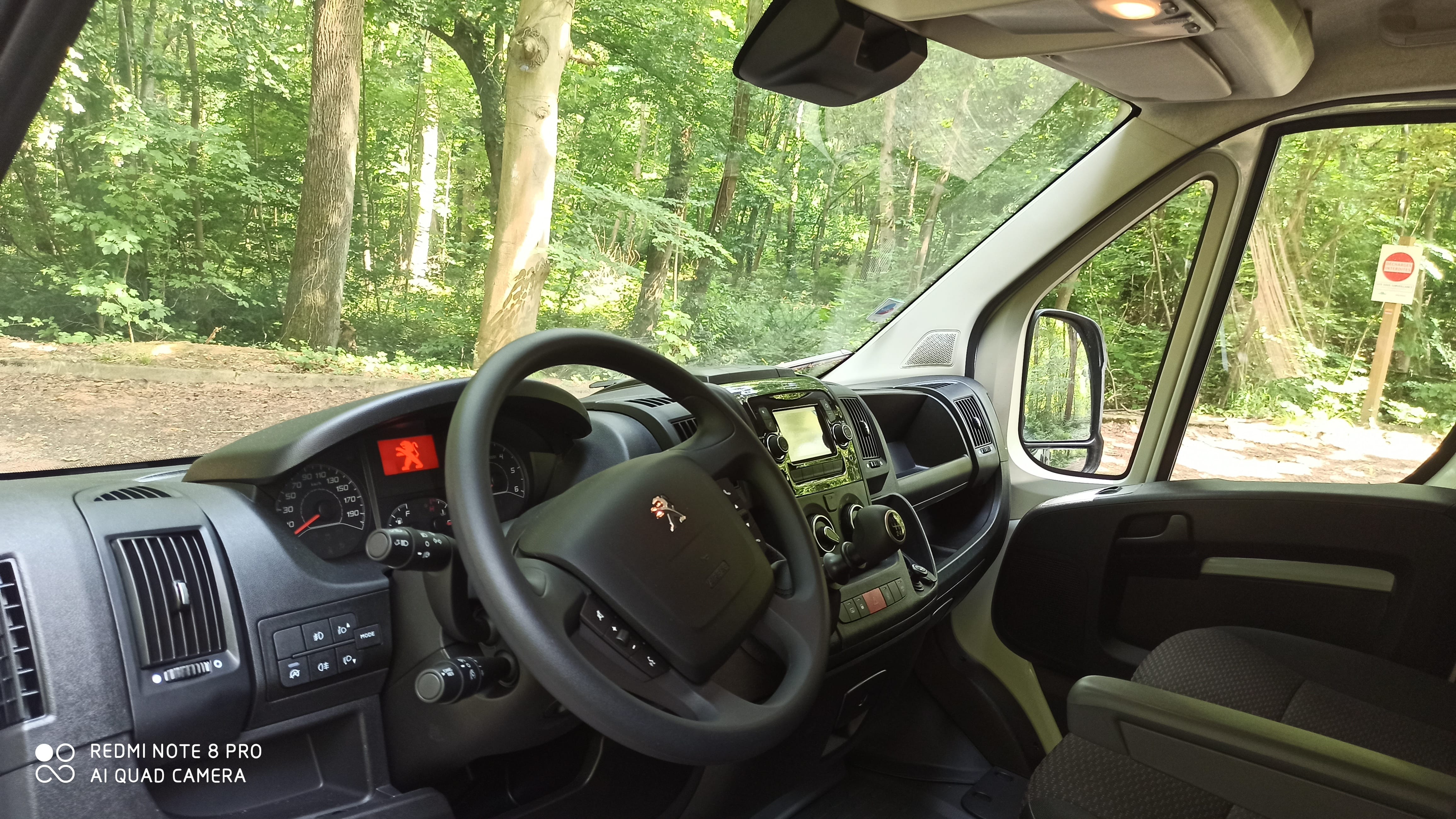 Peugeot Boxer avec diable et rampes mit Tempomat