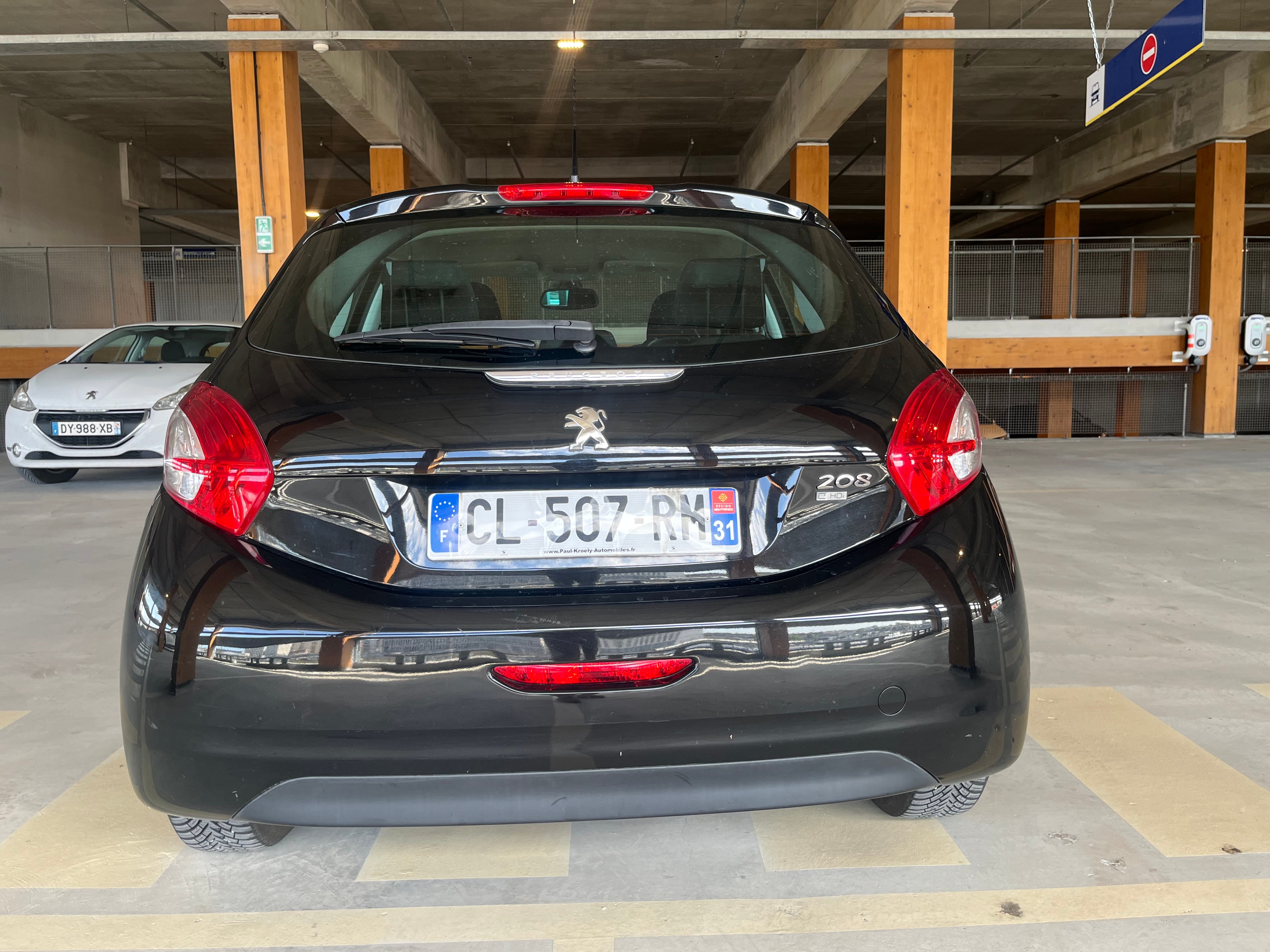 Peugeot 208 1.6 HDI mit USB-Ladeanschlüsse