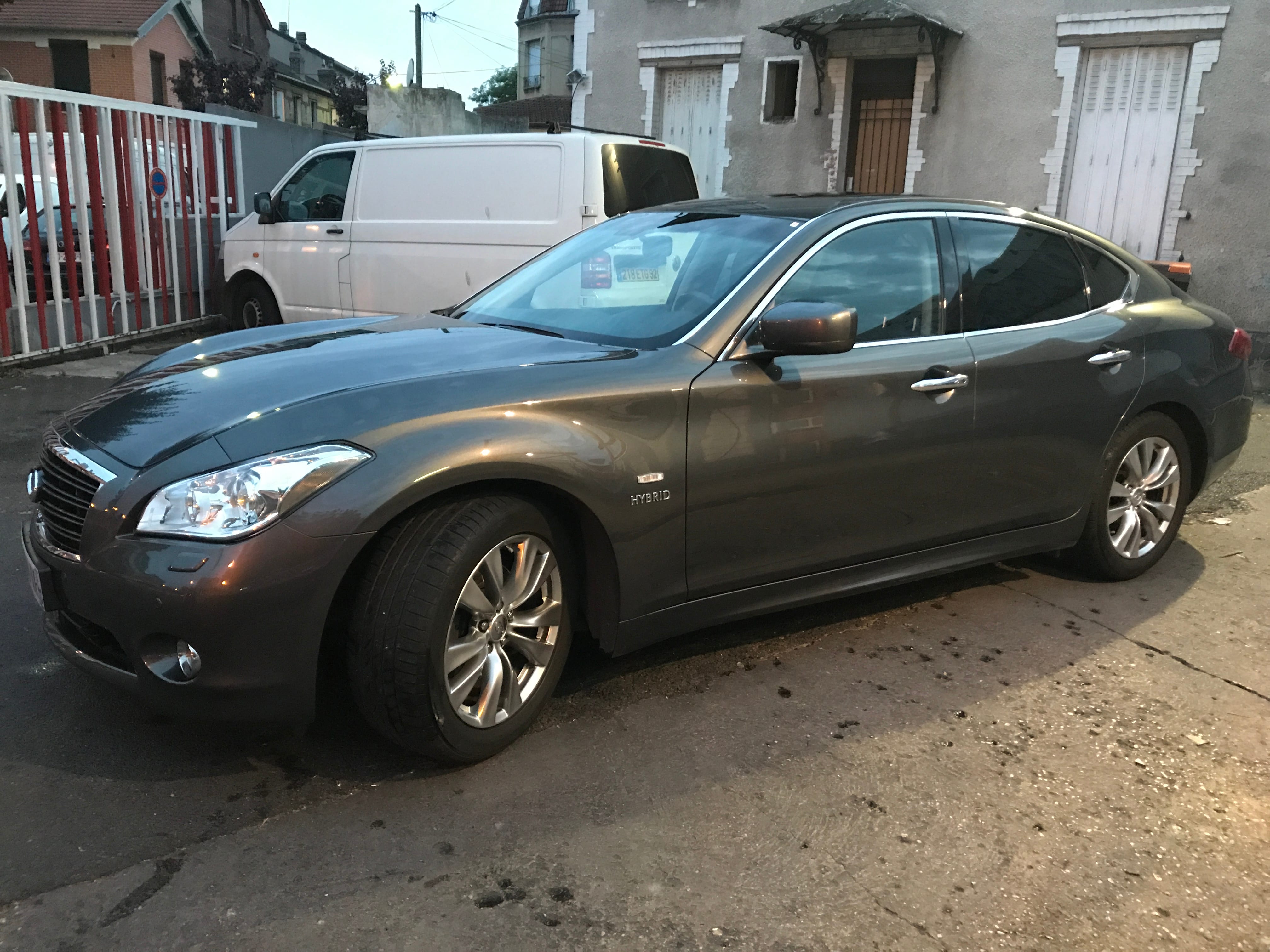 Infiniti M35 3.5 hybride  370 cvx avec Régulateur de vitesse