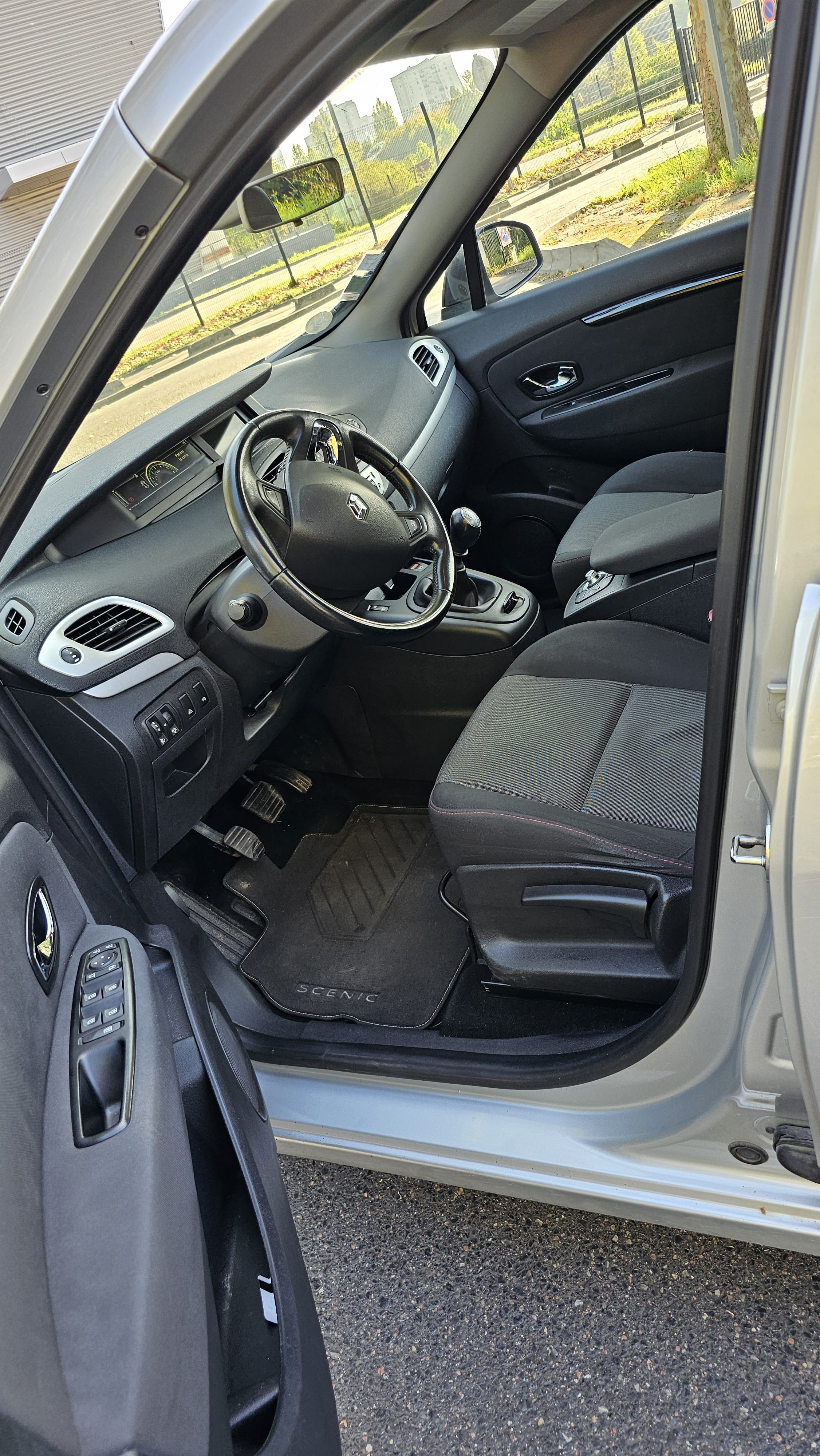 Renault Mégane Grand Scenic III phase II 7 places 1.5 Dci 110Ch avec Siège bébé