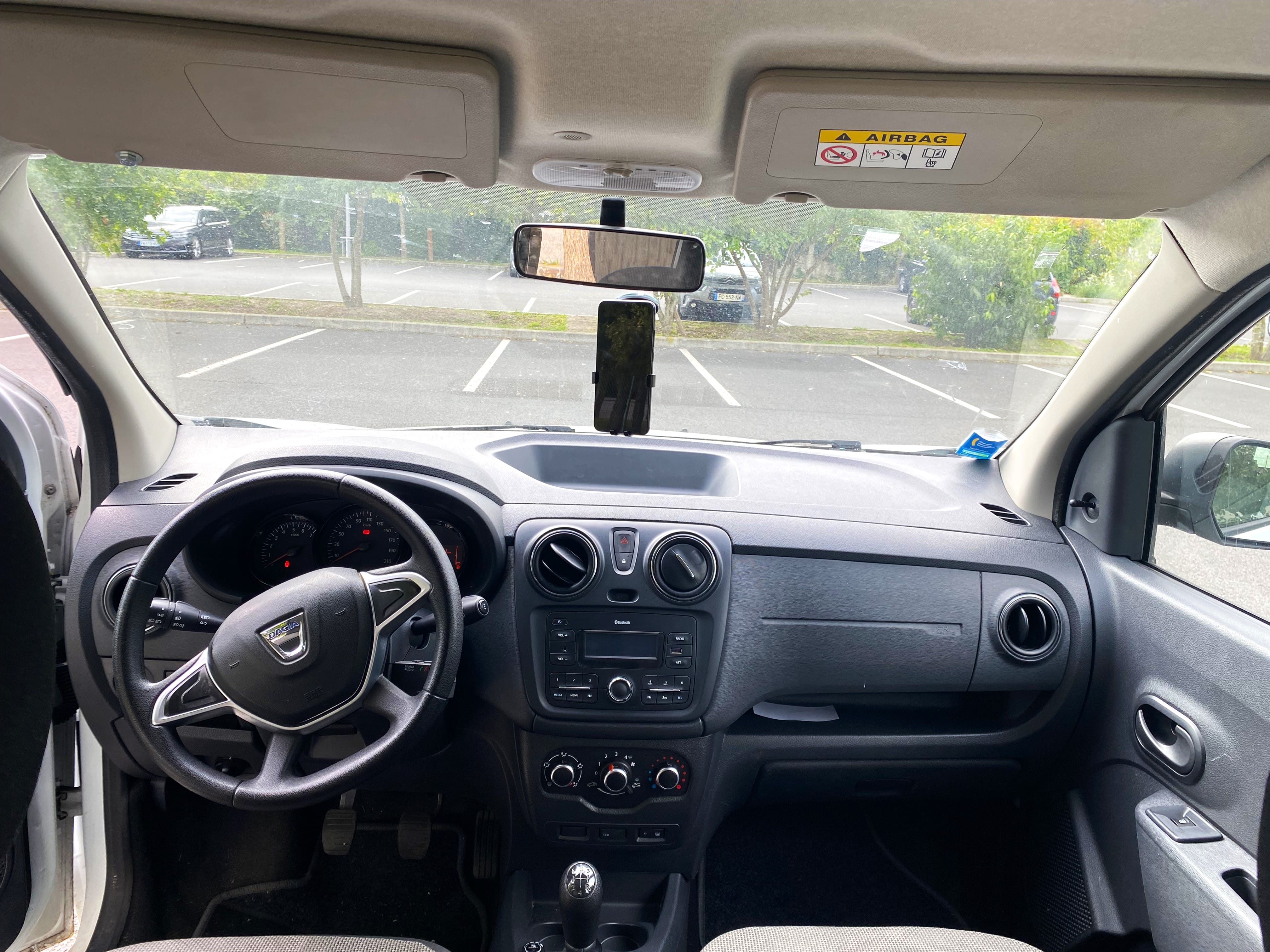 Dacia Lodgy Essence ou GPL , 7 places. avec Attelage