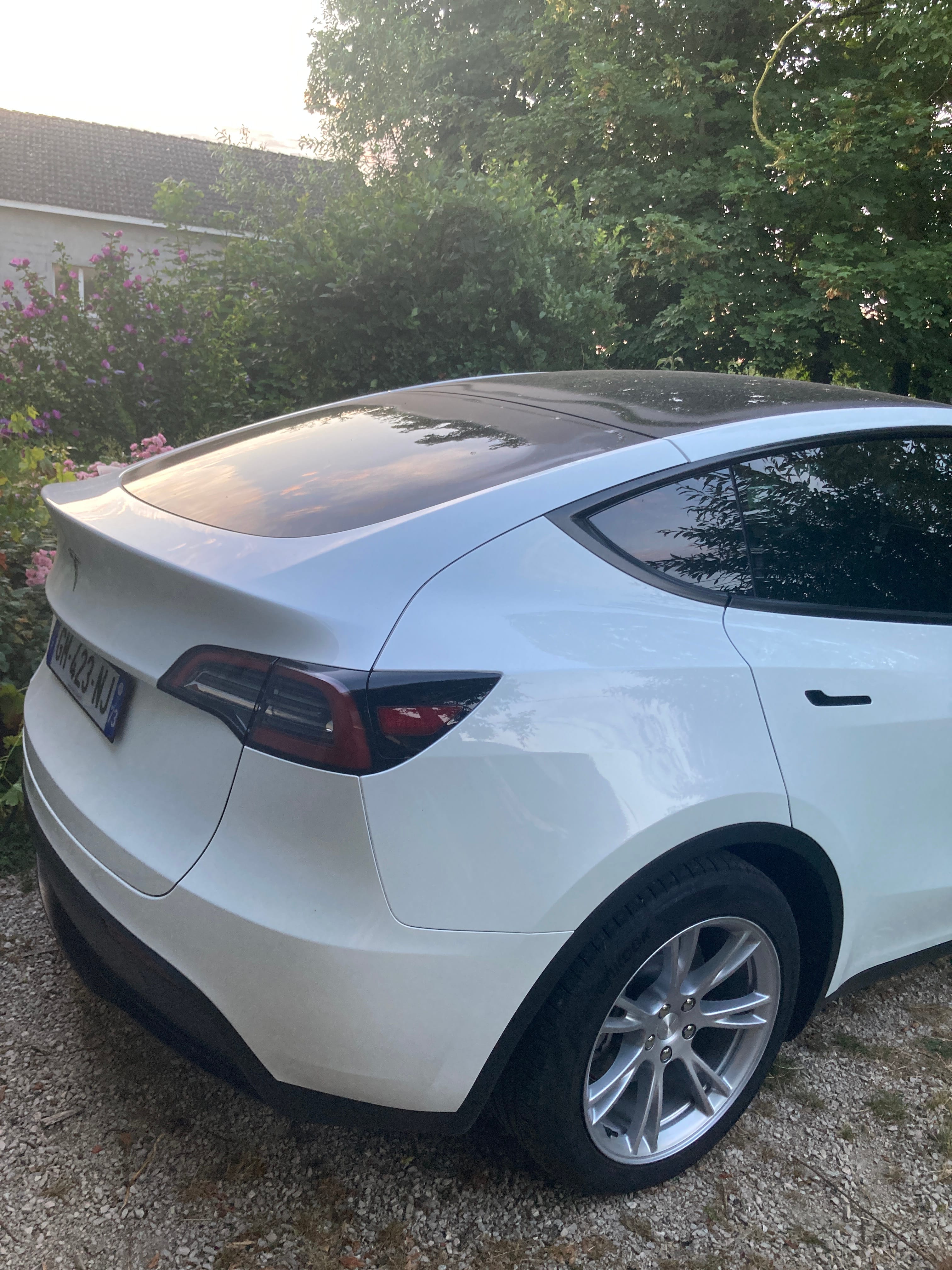 Tesla Model Y avec GPS
