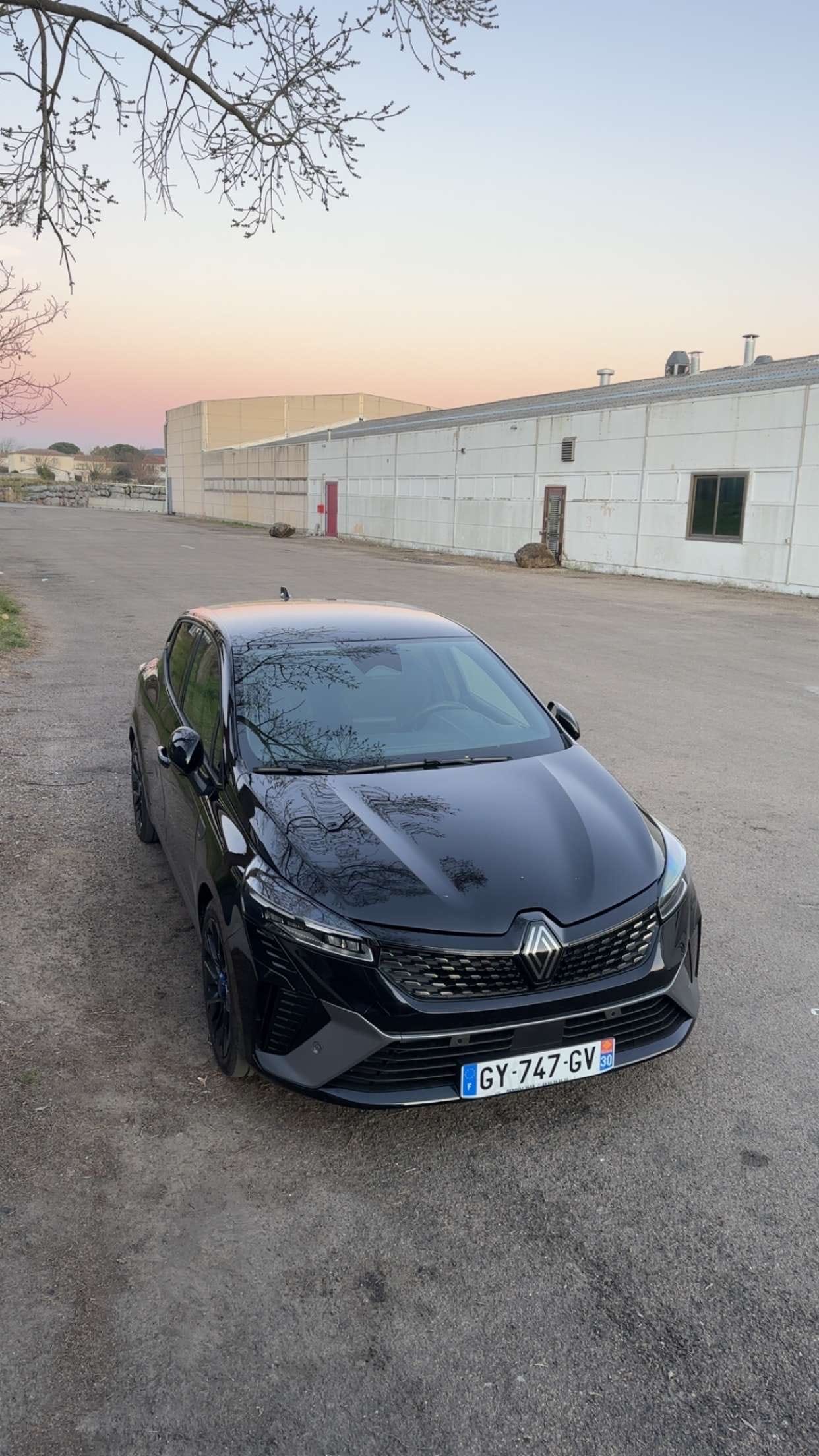 Renault Clio E-tech, 2024, Essence 95 / Électrique (hybride), automatique